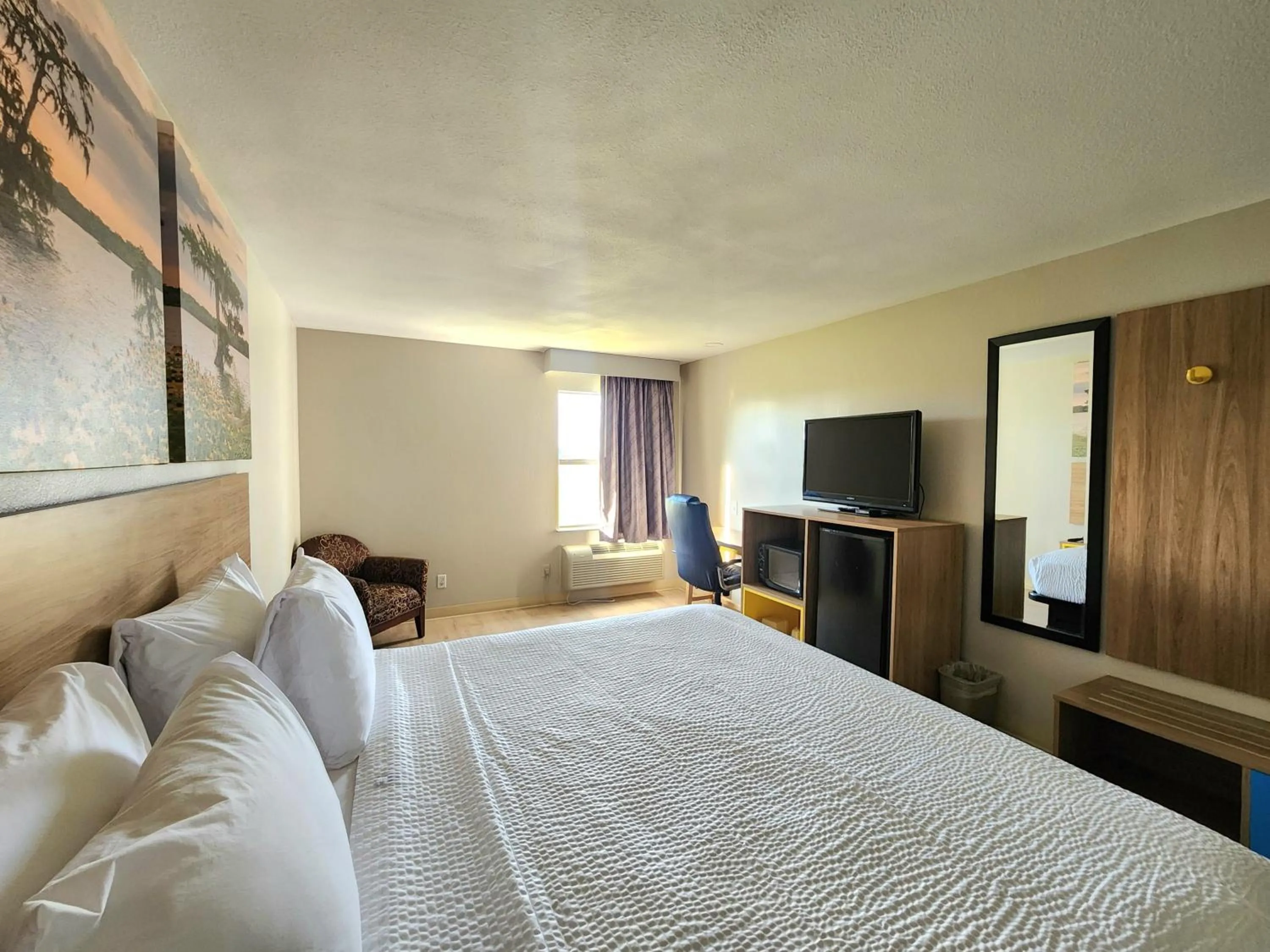 Bedroom, Bed in Days Inn by Wyndham Lafayette Scott