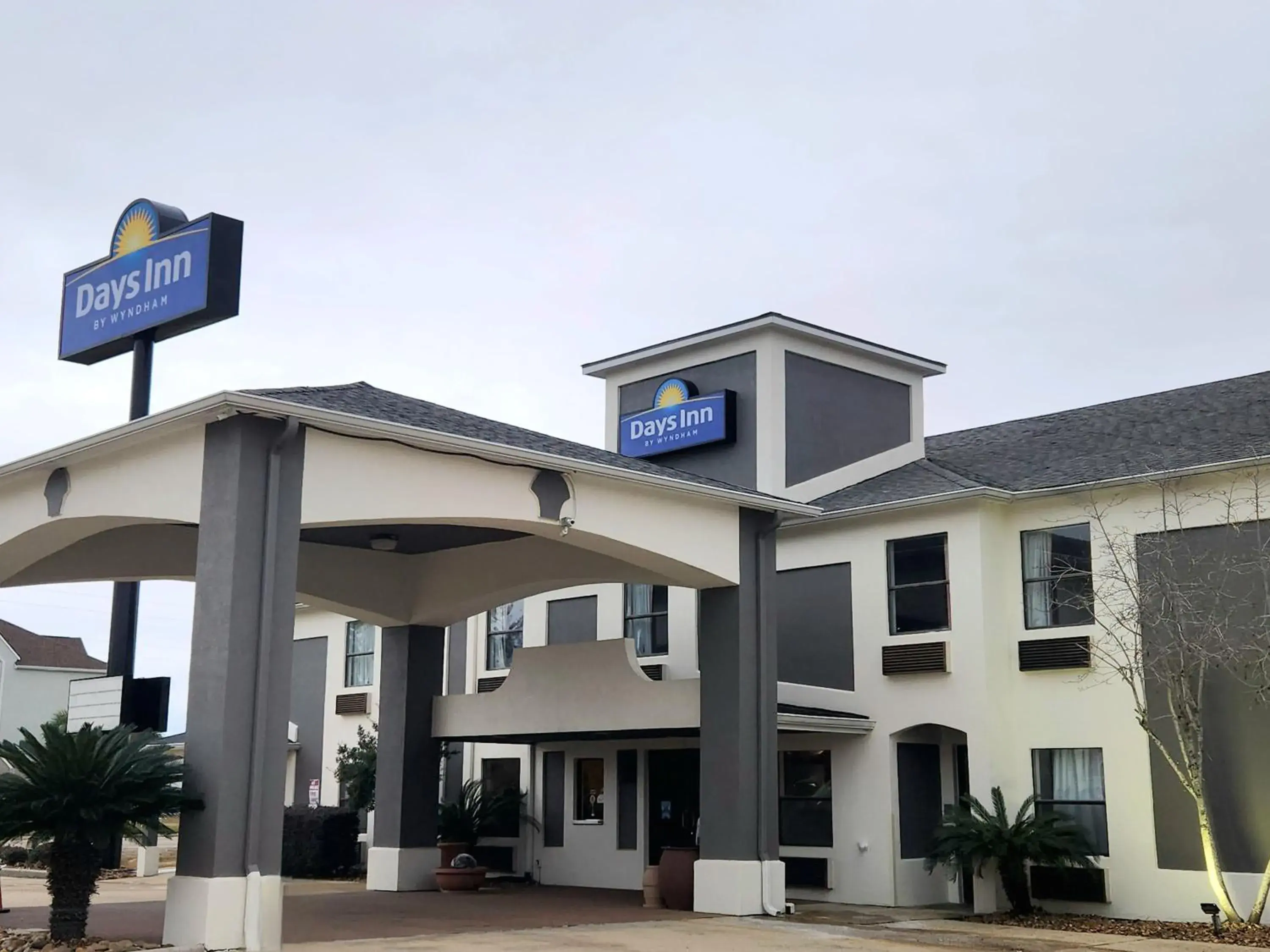 Property building in Days Inn by Wyndham Lafayette Scott Property building in Days Inn by Wyndham Lafayette Scott