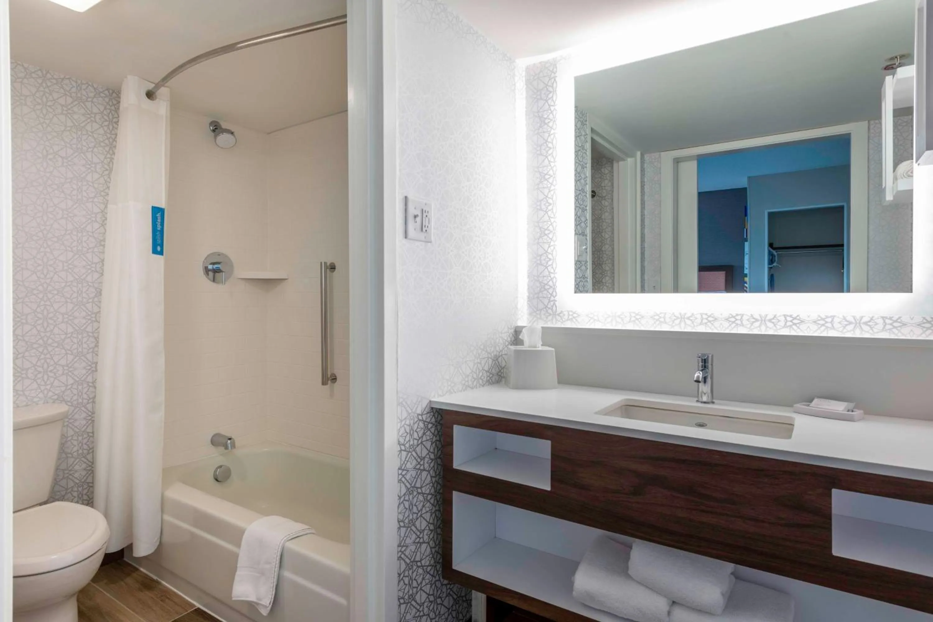 Bathroom in Hampton Inn Manchester Downtown