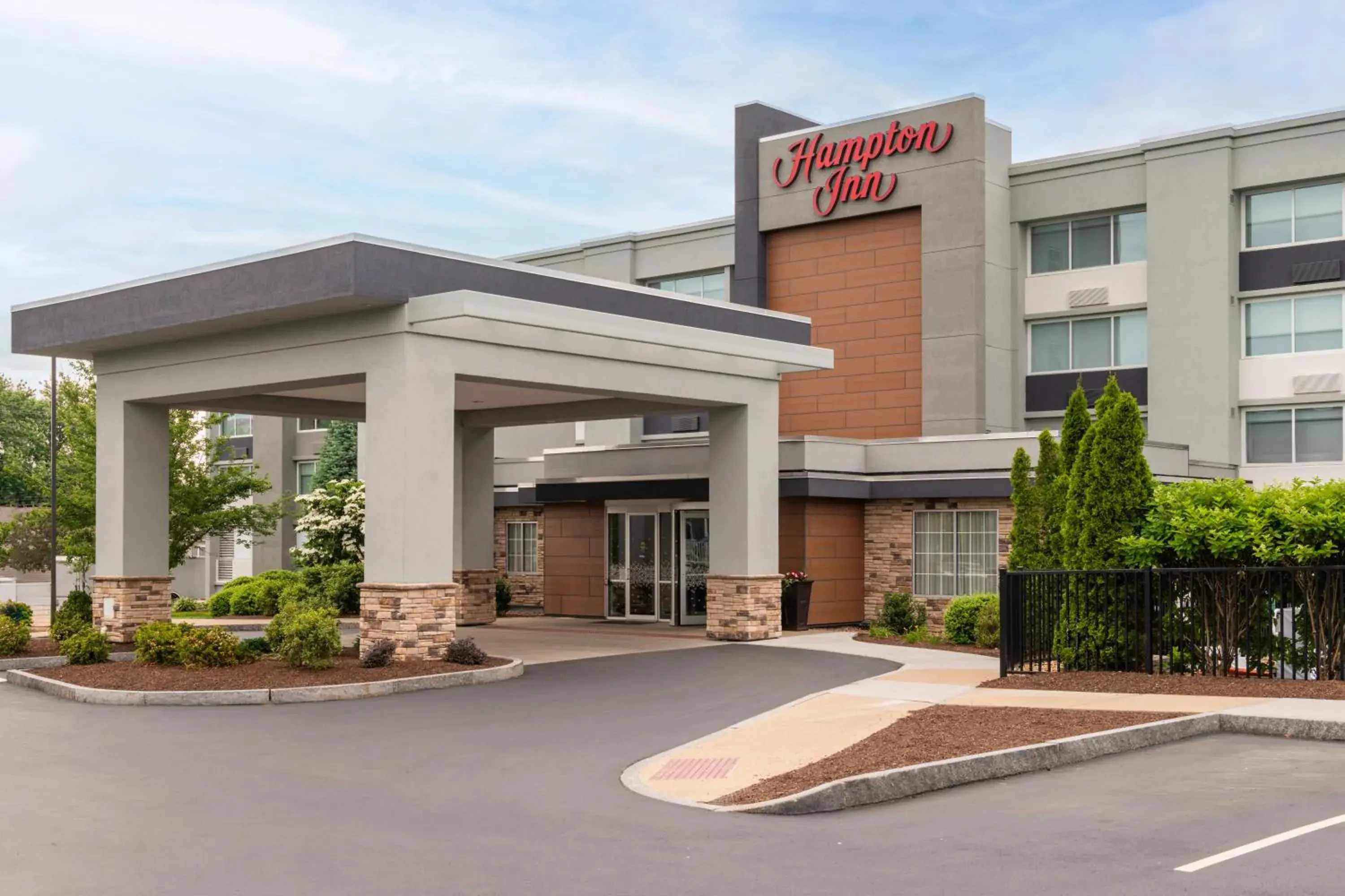 Property building in Hampton Inn Manchester Downtown Property building in Hampton Inn Manchester Downtown