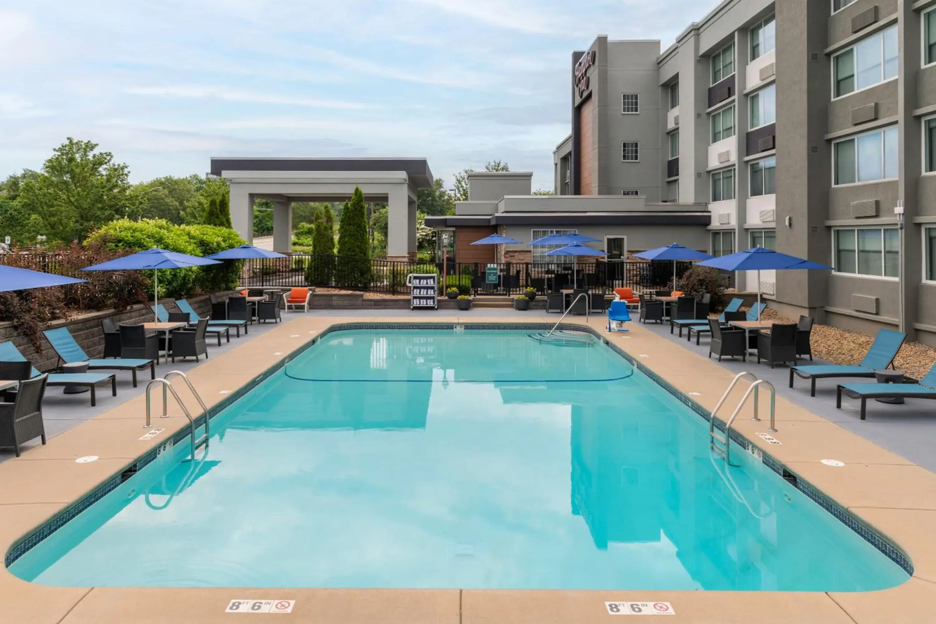 Swimming pool in Hampton Inn Manchester Downtown Swimming pool in Hampton Inn Manchester Downtown