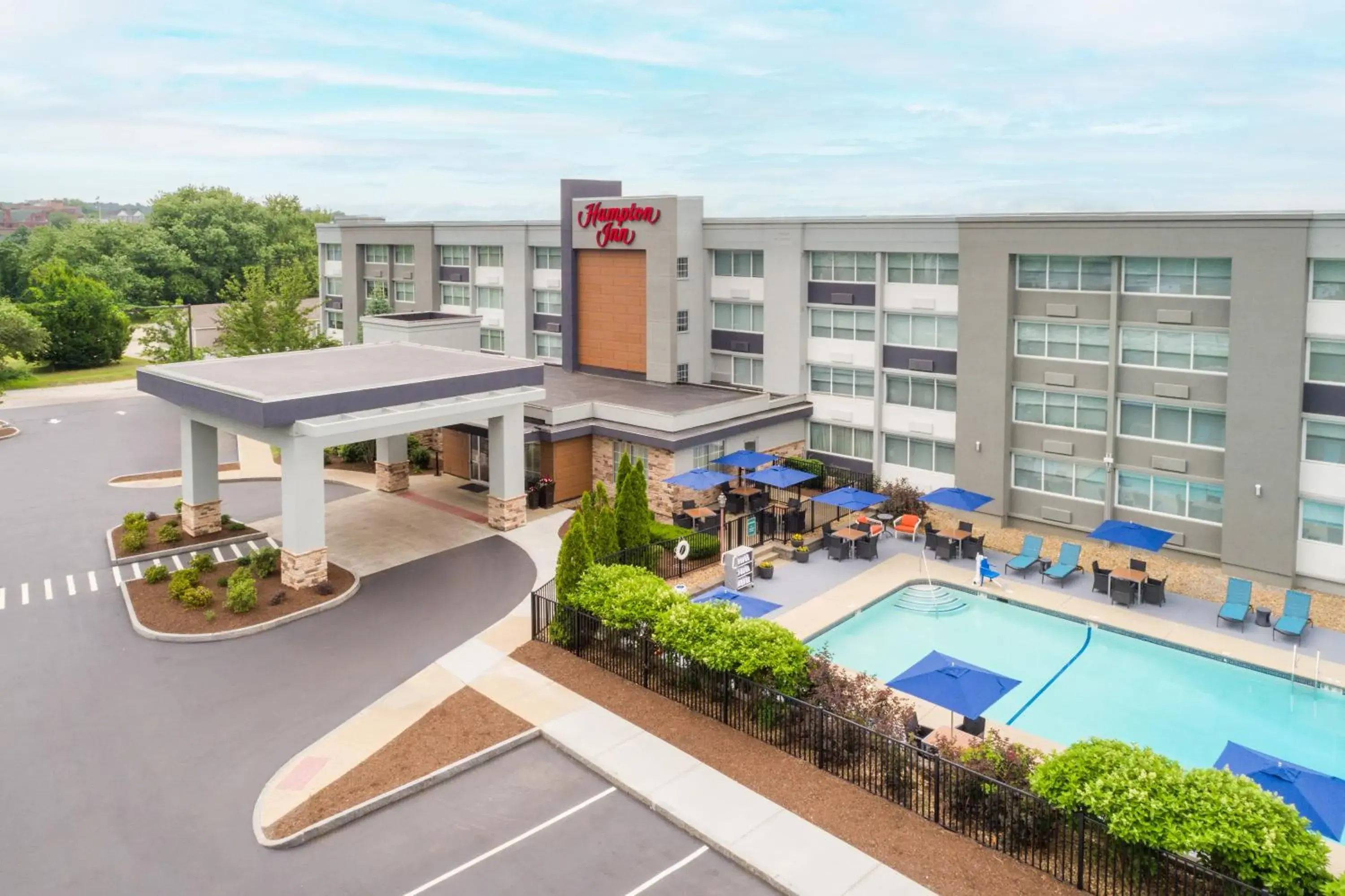 Property building in Hampton Inn Manchester Downtown Property building in Hampton Inn Manchester Downtown