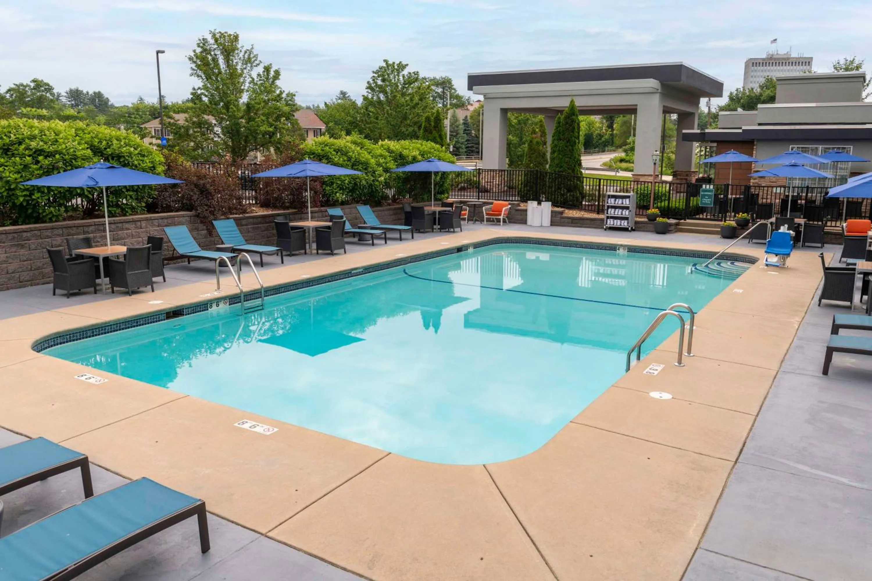 Pool view in La Quinta by Wyndham Manchester