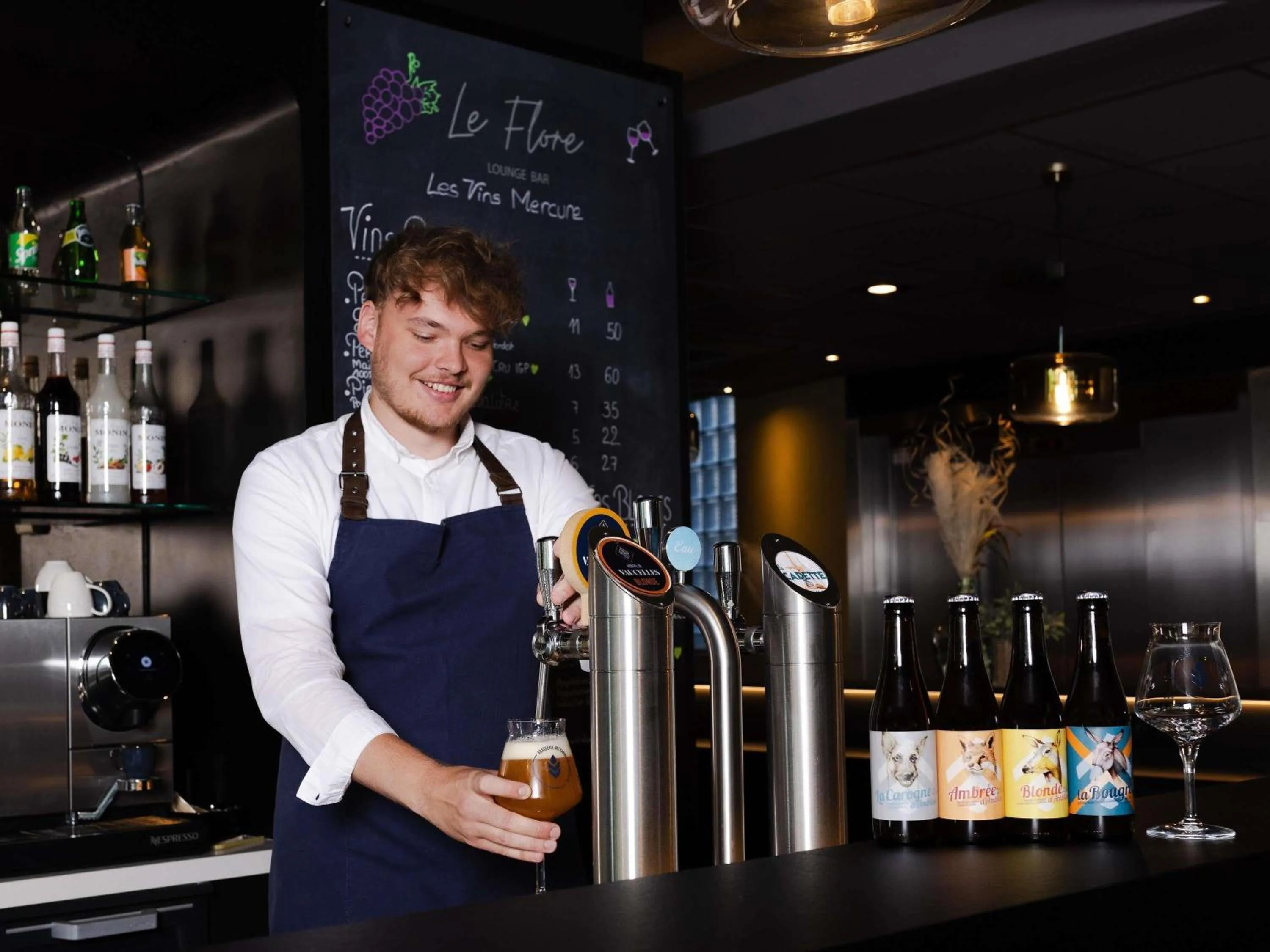 Lounge or bar in Mercure Valenciennes Centre