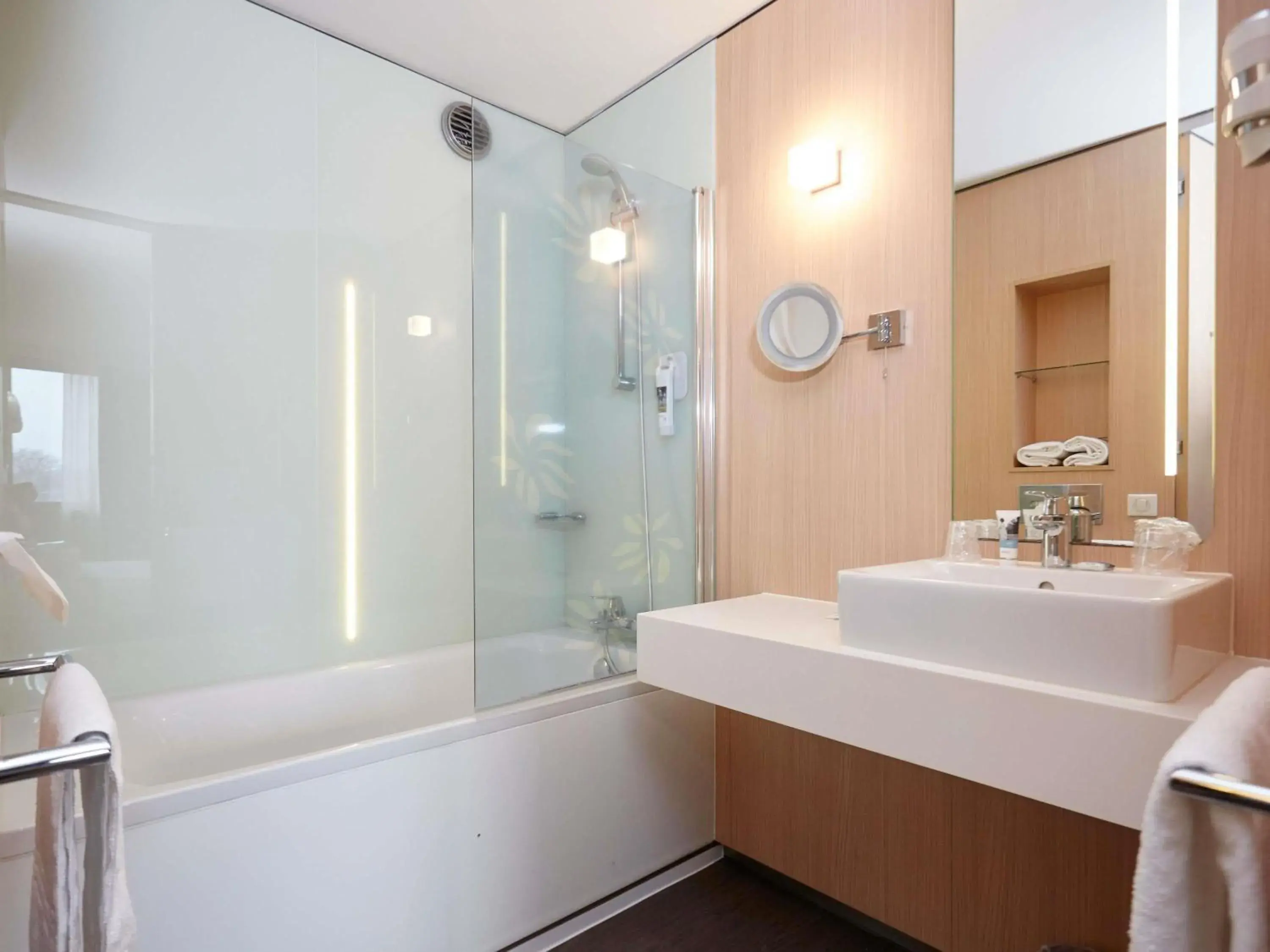 Standard Twin Room in Mercure Valenciennes Centre Standard Twin Room in Mercure Valenciennes Centre