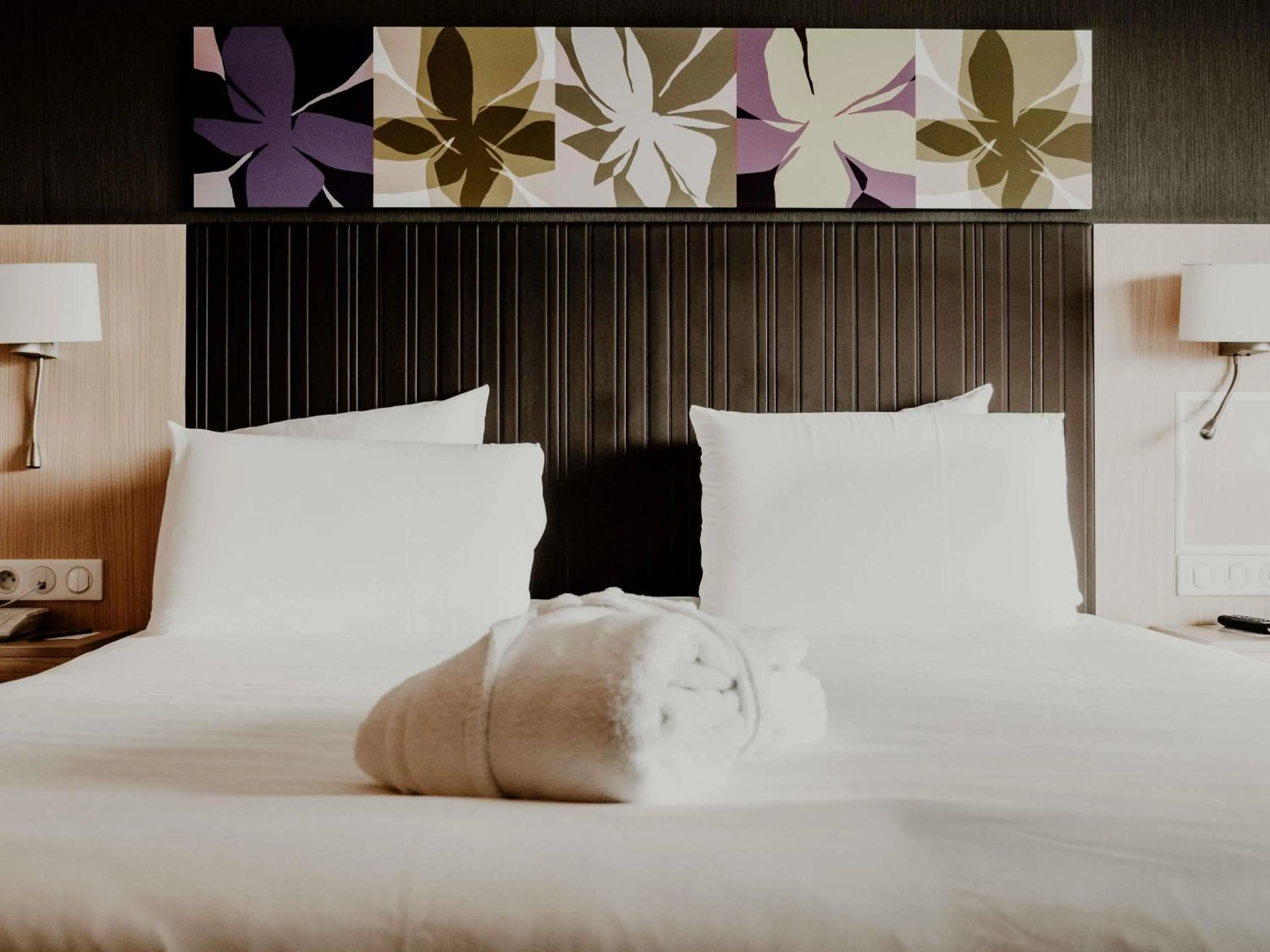 Bedroom, Bed in Mercure Valenciennes Centre