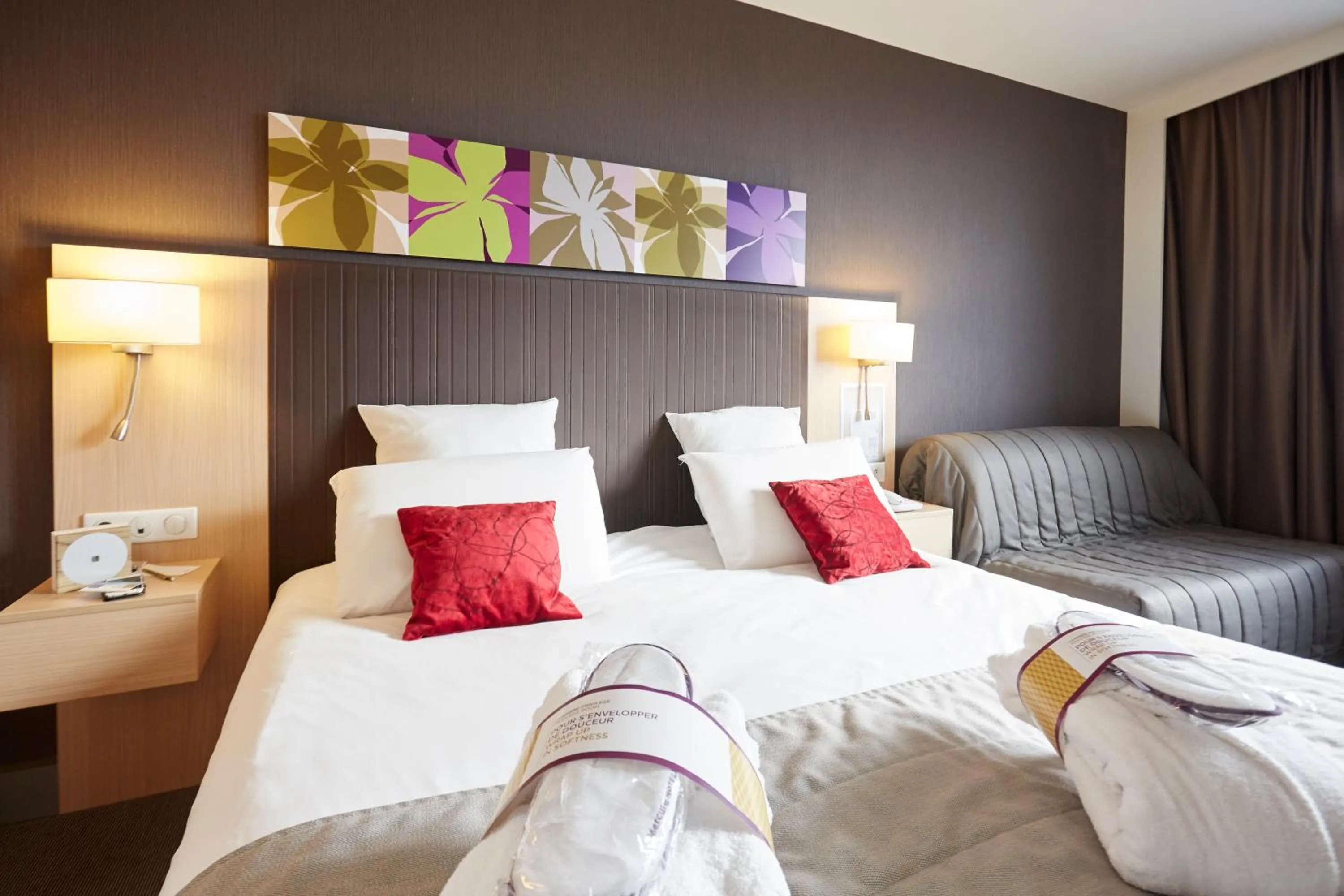 Bedroom, Bed in Mercure Valenciennes Centre