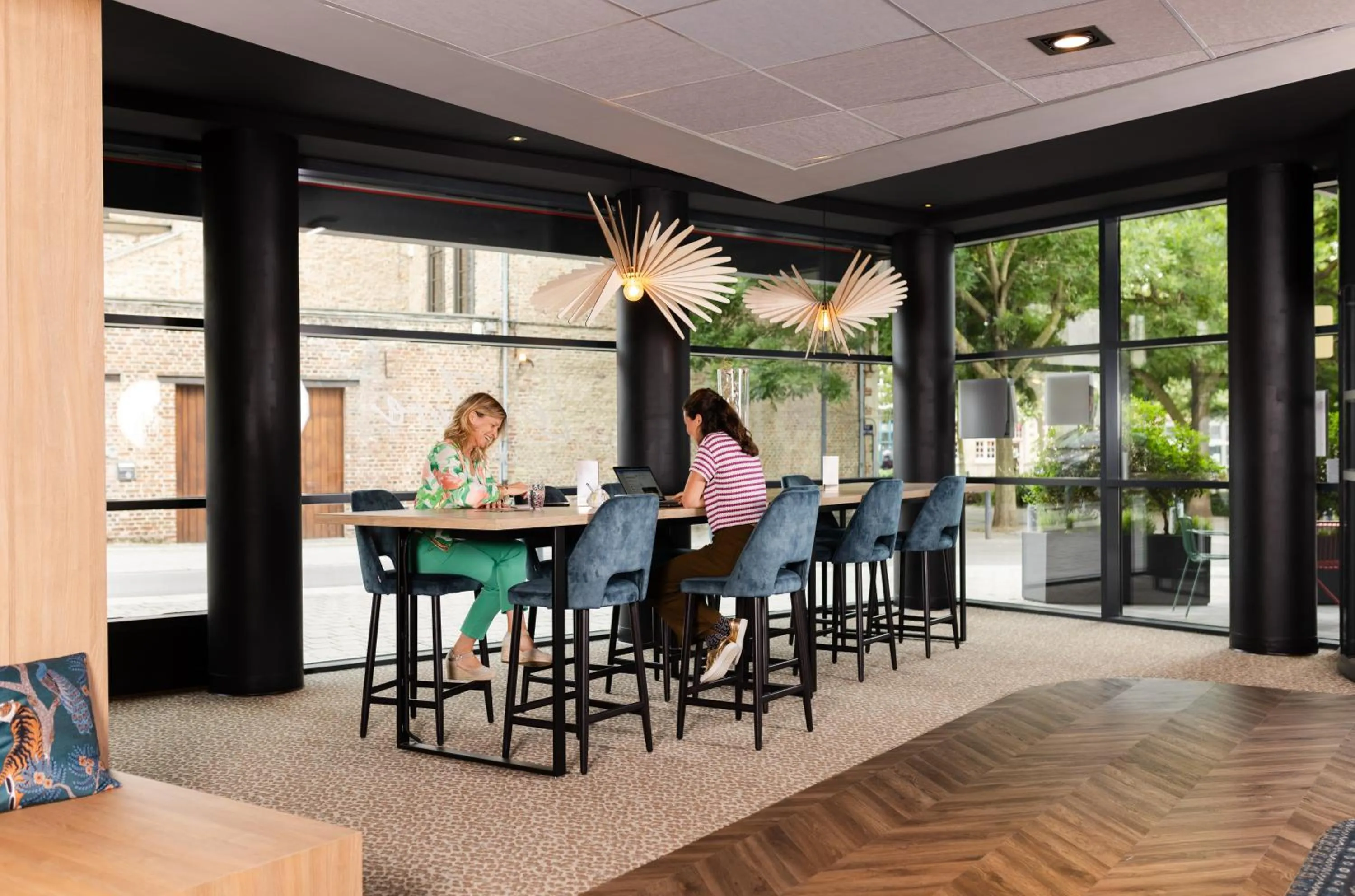 Lobby or reception in Mercure Valenciennes Centre