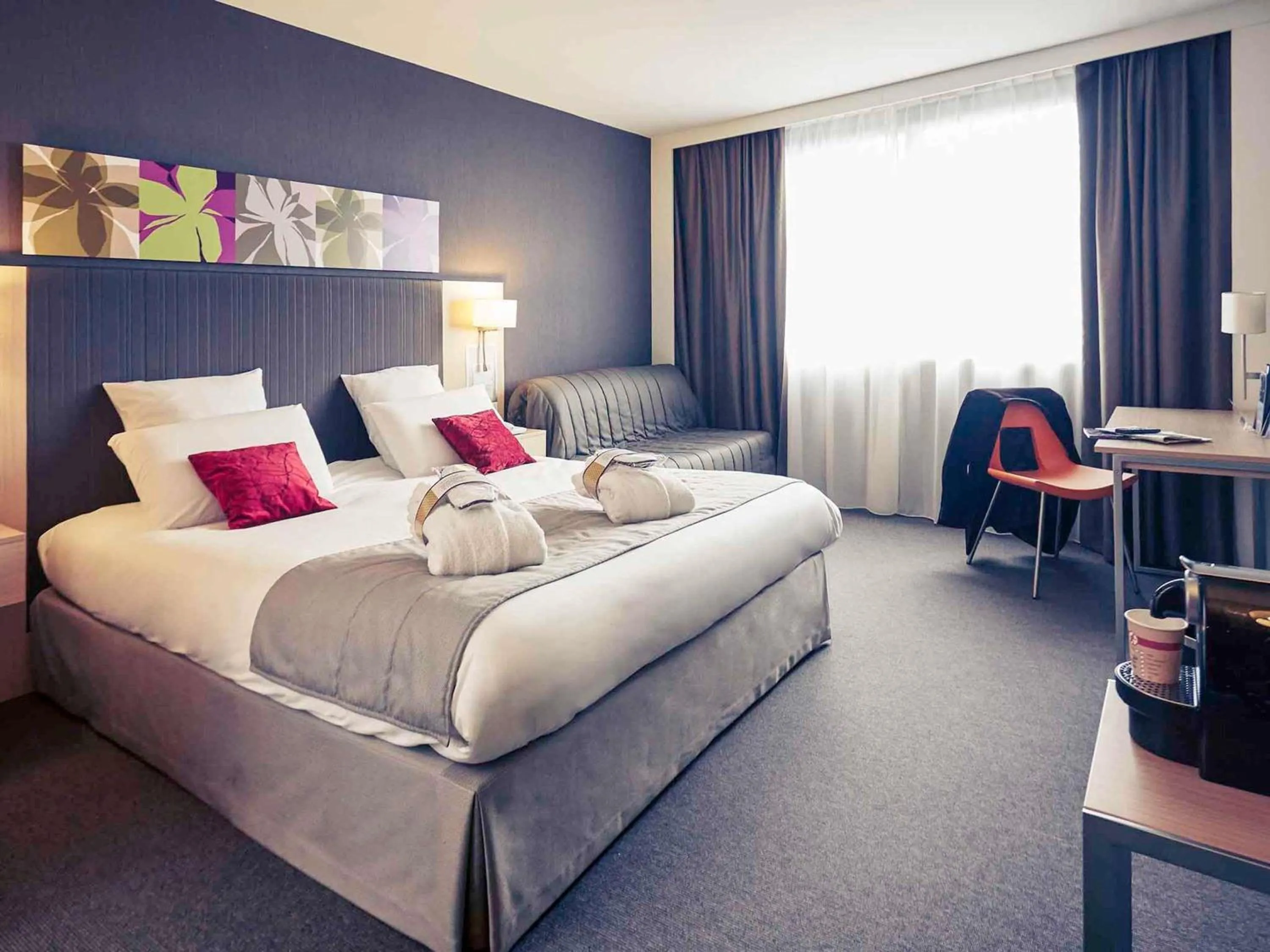 Bedroom, Bed in Mercure Valenciennes Centre