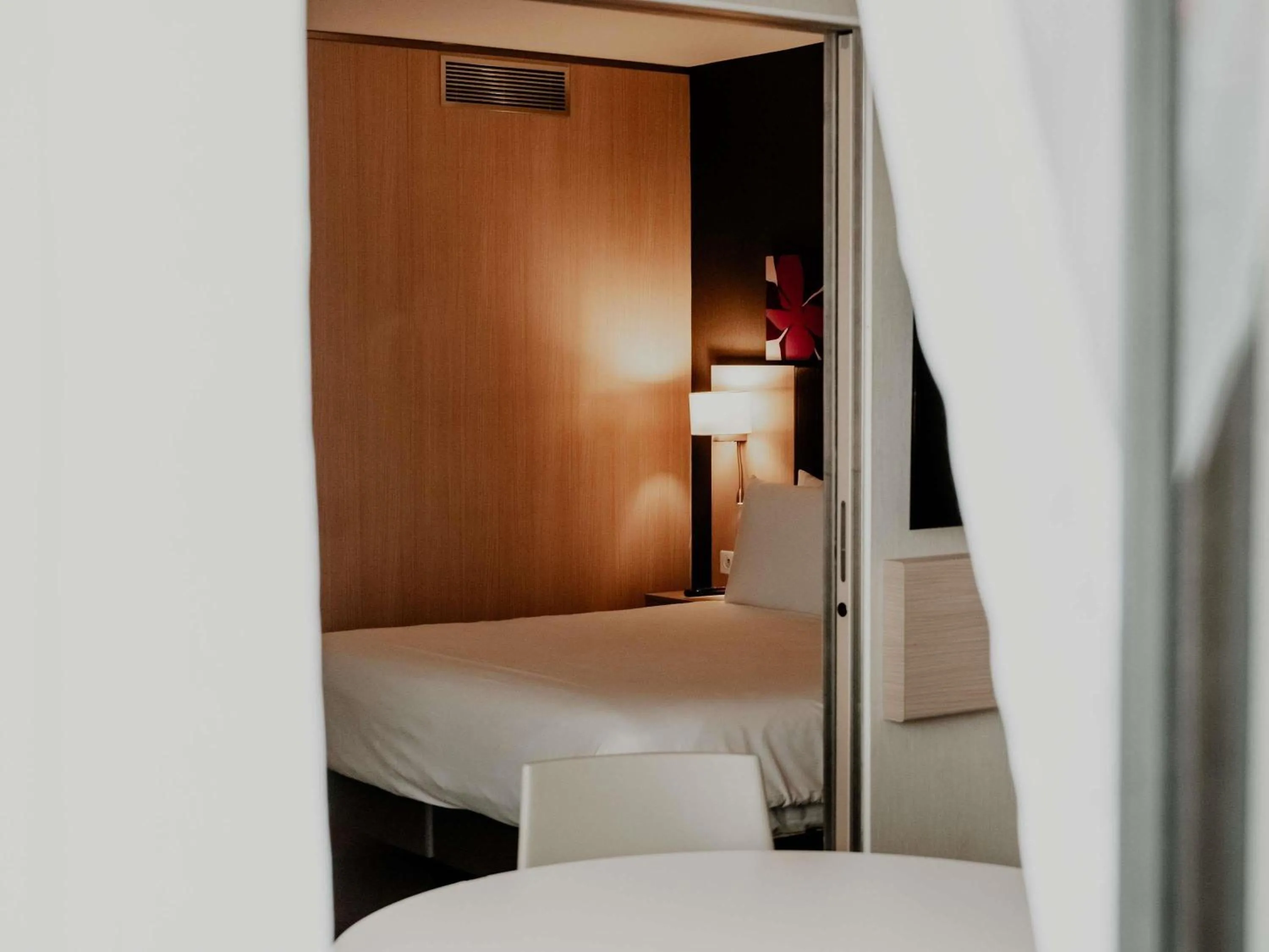 Bedroom, Bed in Mercure Valenciennes Centre