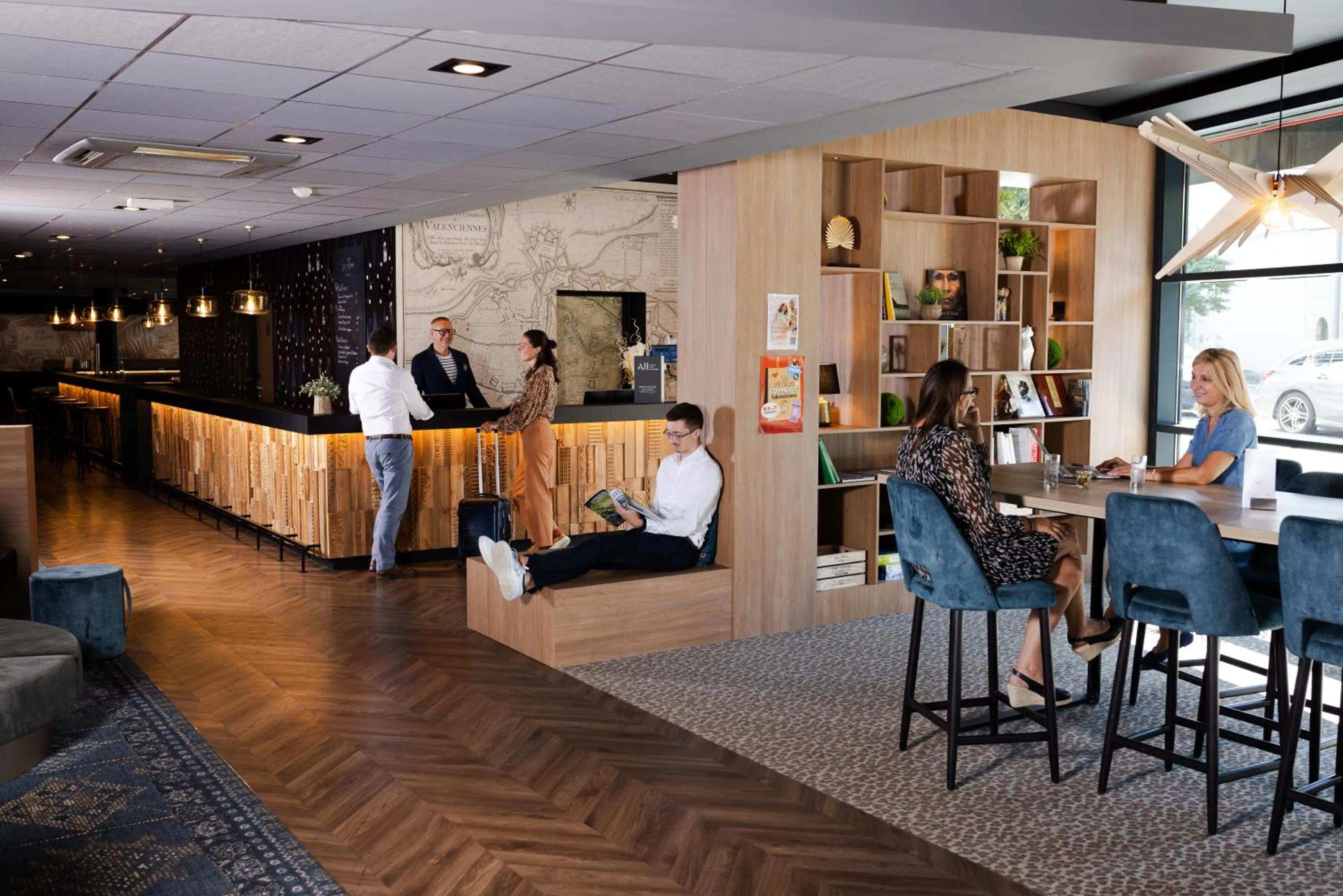 Lobby or reception in Mercure Valenciennes Centre