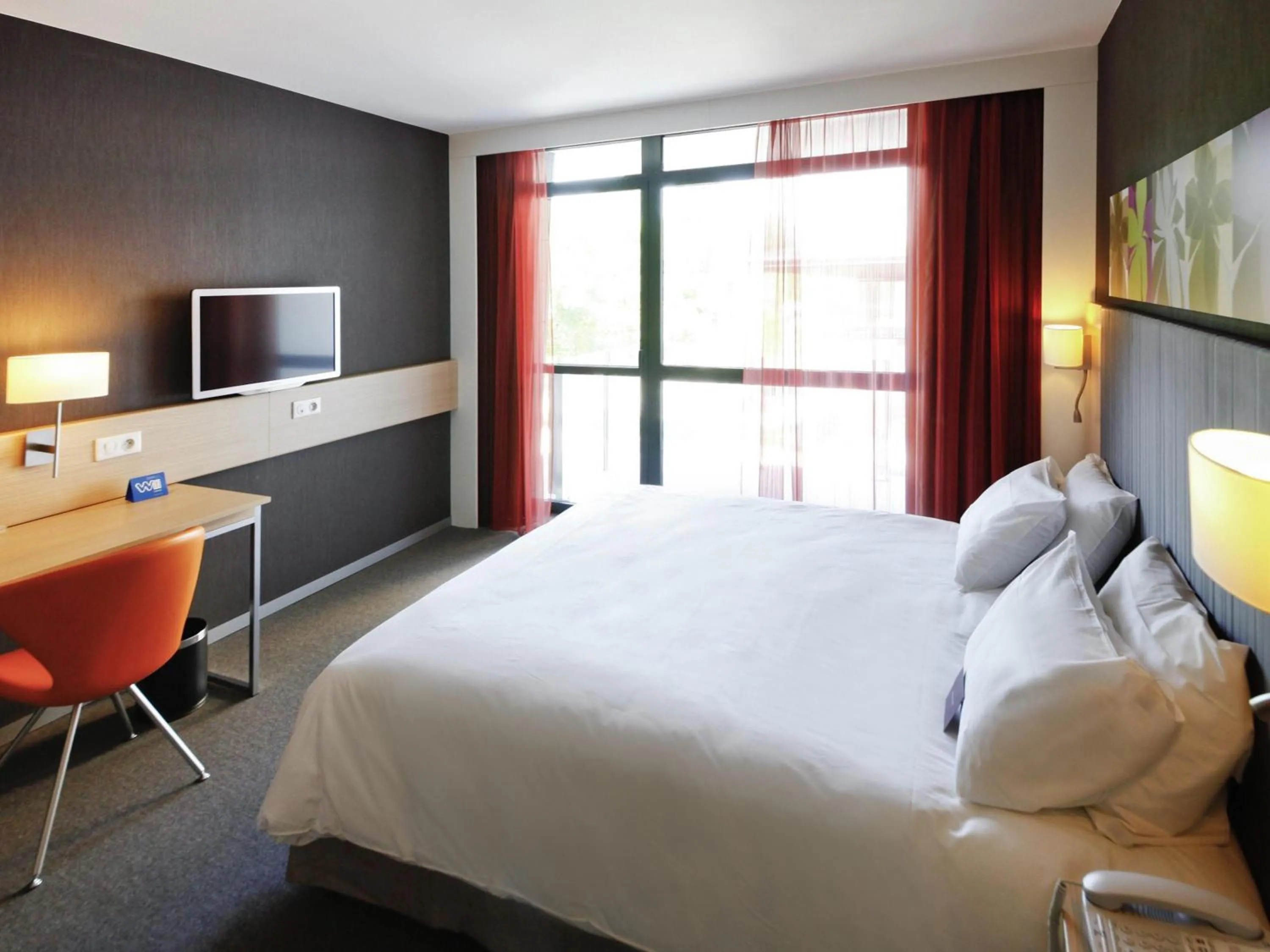 Bedroom, Bed in Mercure Valenciennes Centre
