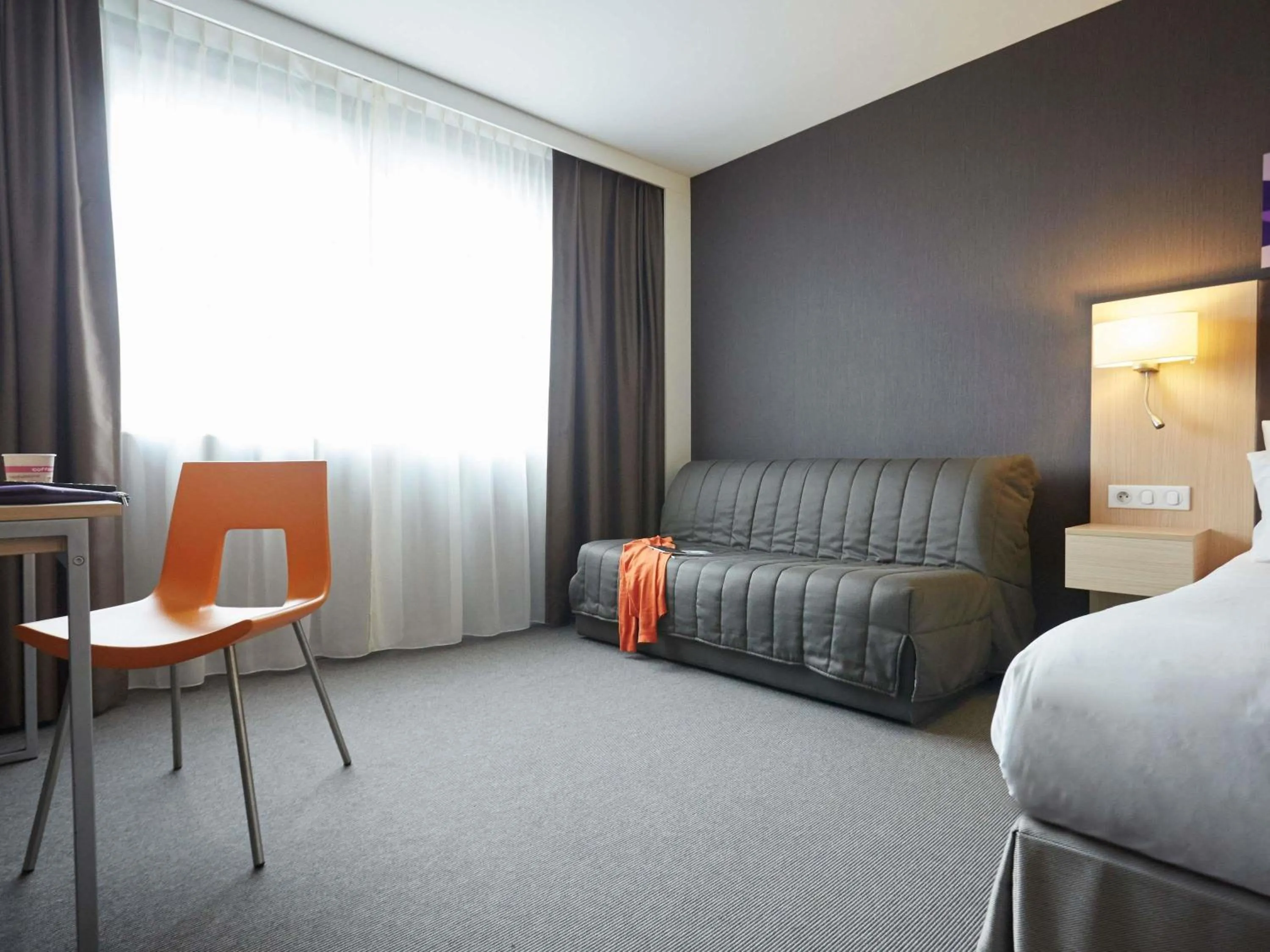Bedroom in Mercure Valenciennes Centre