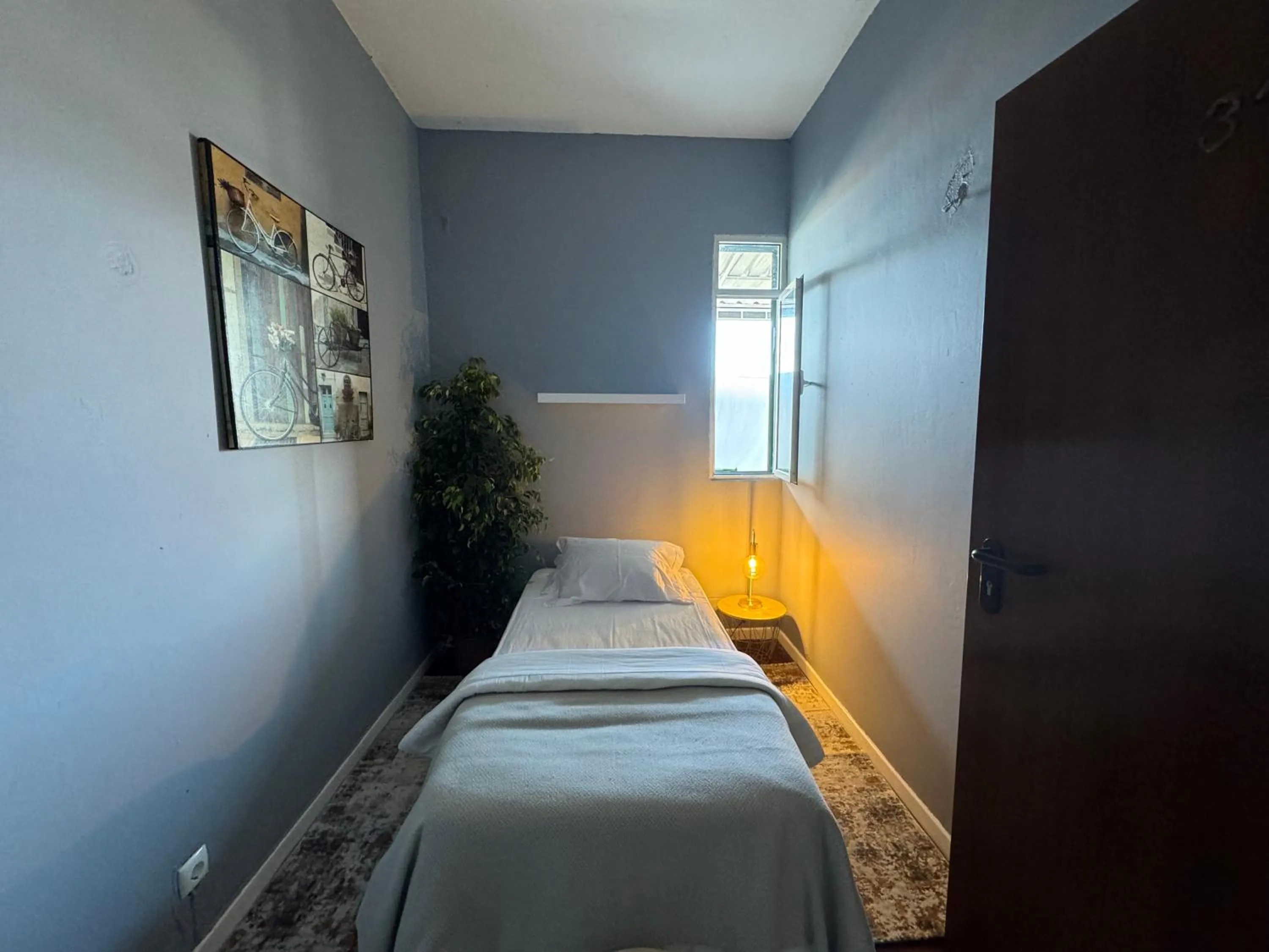 Photo of the whole room, Bed in Residencial Funchal