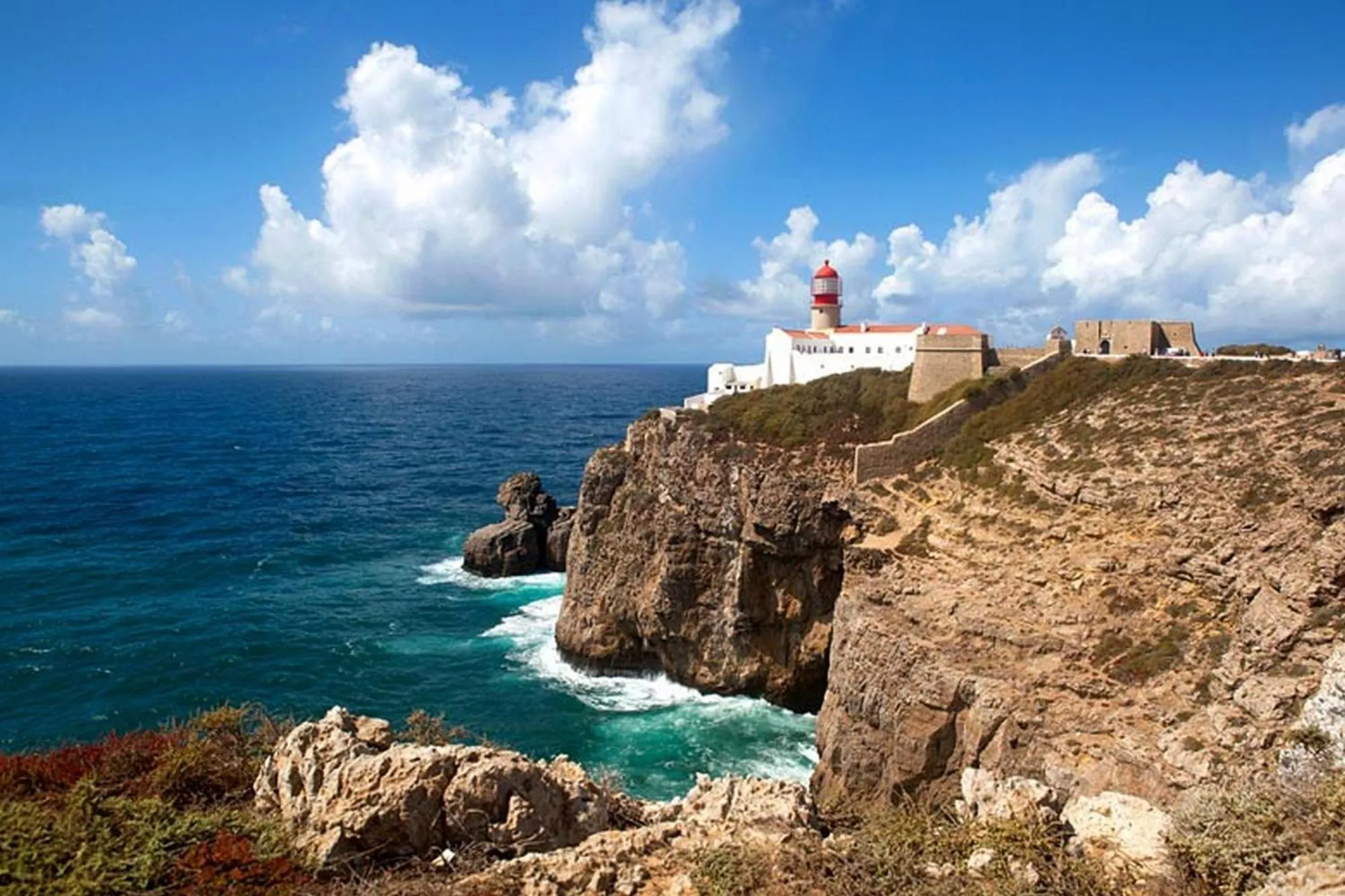 Nearby landmark in Casa dos Ninos