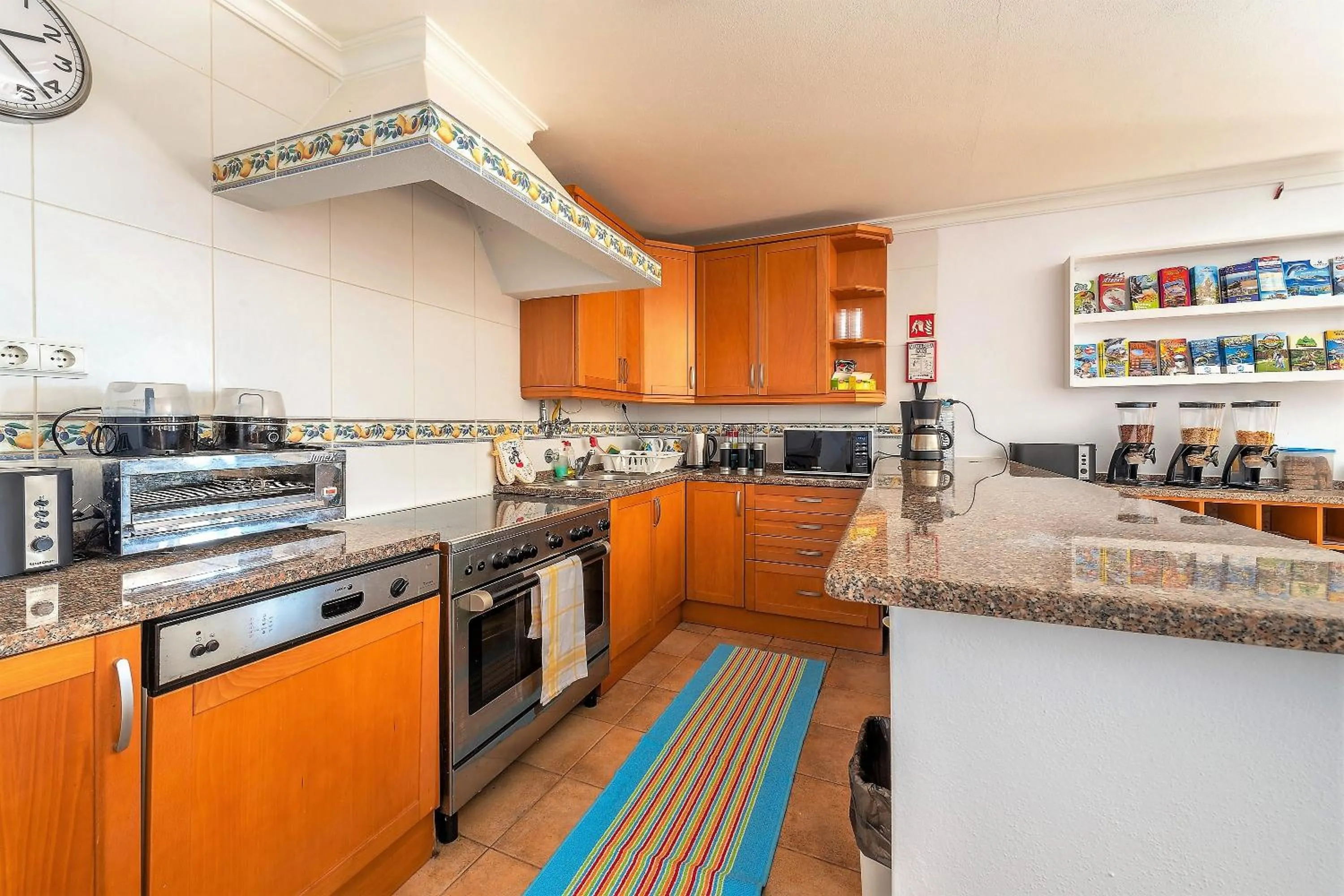 Communal kitchen in Casa dos Ninos
