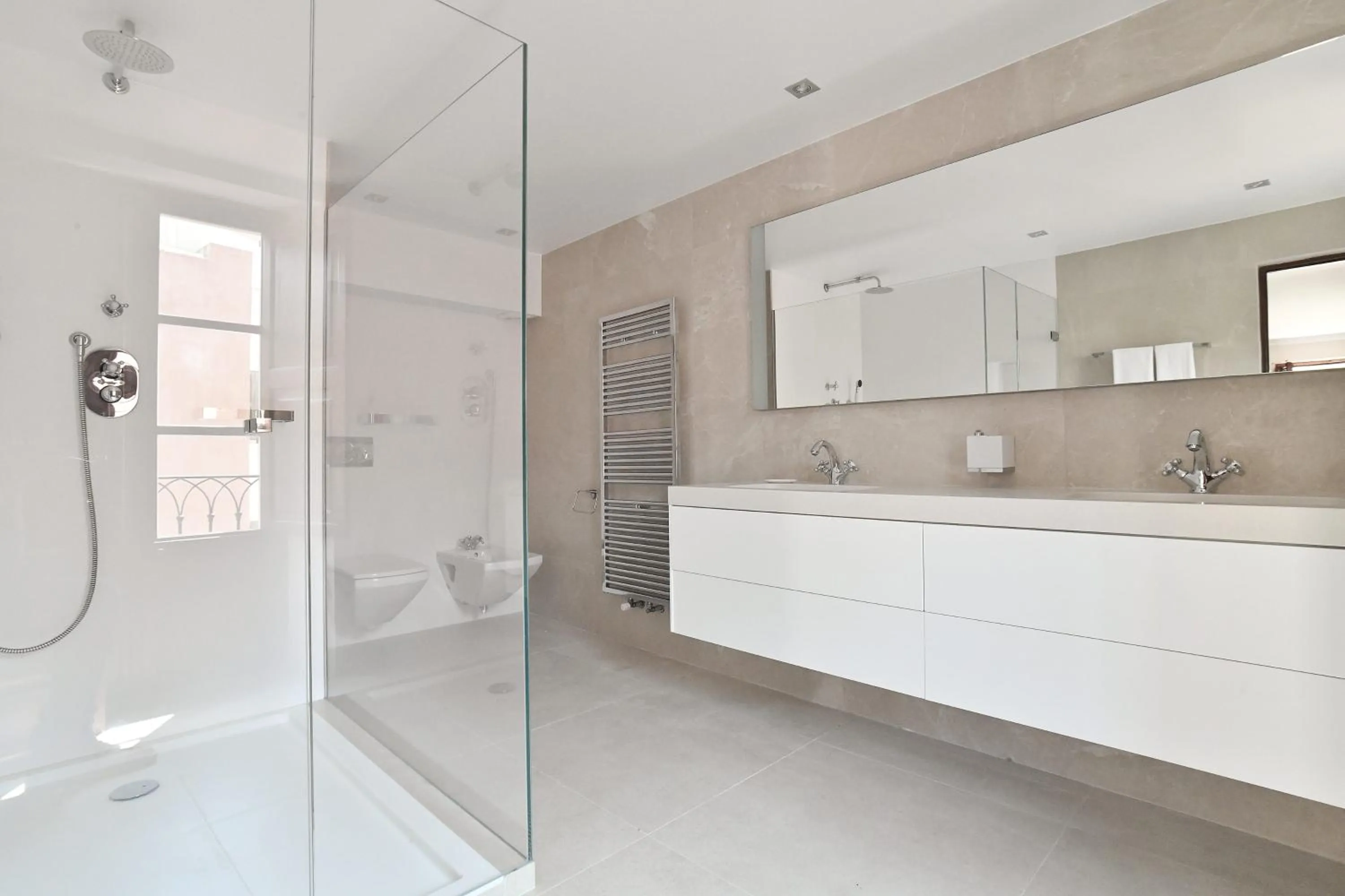 Bathroom in Palacio Can Marqués by Puro