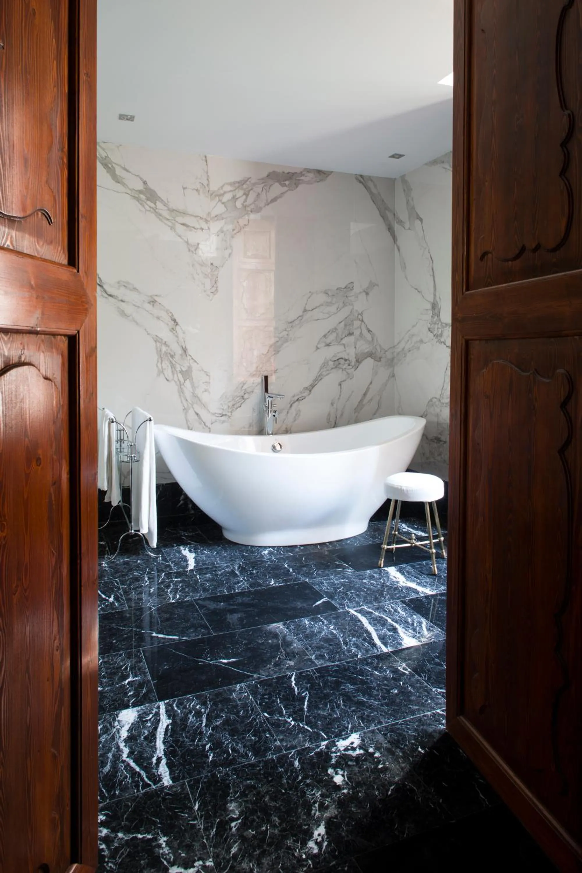 Bathroom in Palacio Can Marqués by Puro