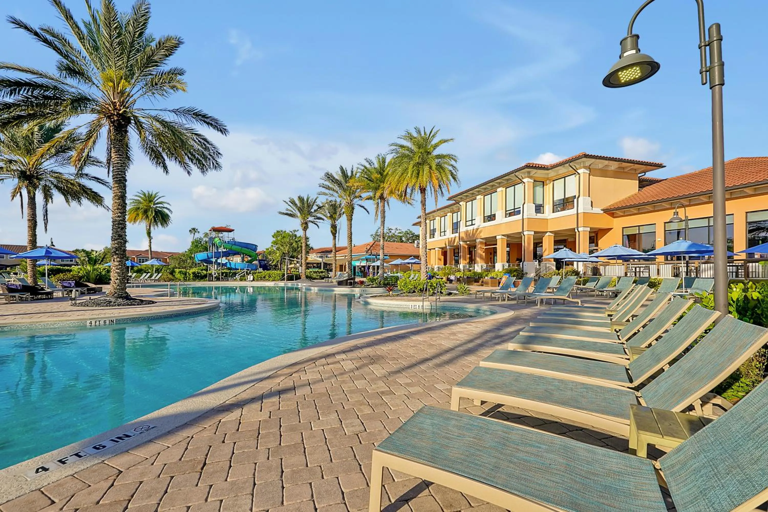 Property building in Regal Oaks Resort Vacation Townhomes by IDILIQ - Free Private Hot tub!