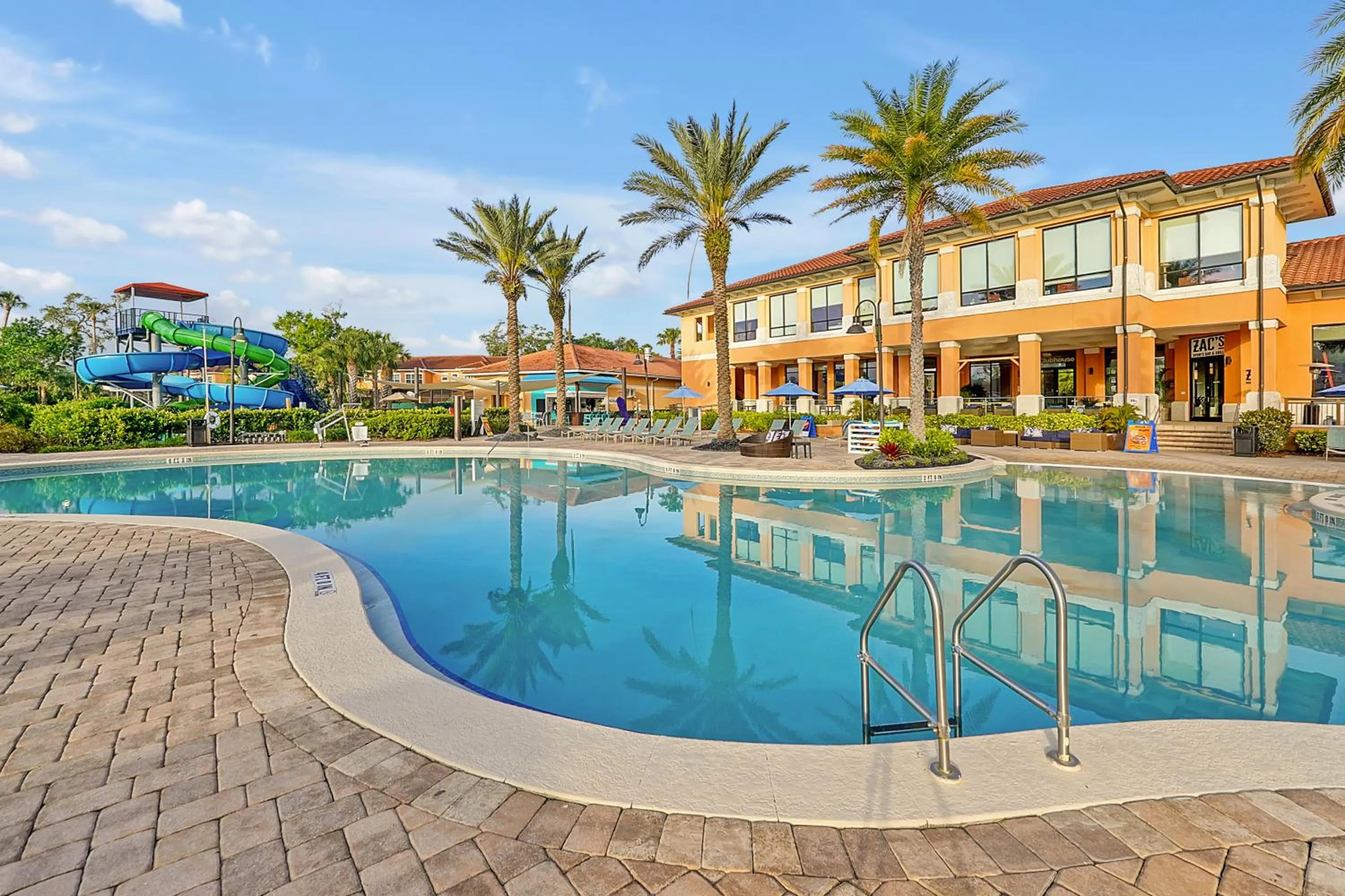 Property building in Regal Oaks Resort Vacation Townhomes by IDILIQ - Free Private Hot tub!