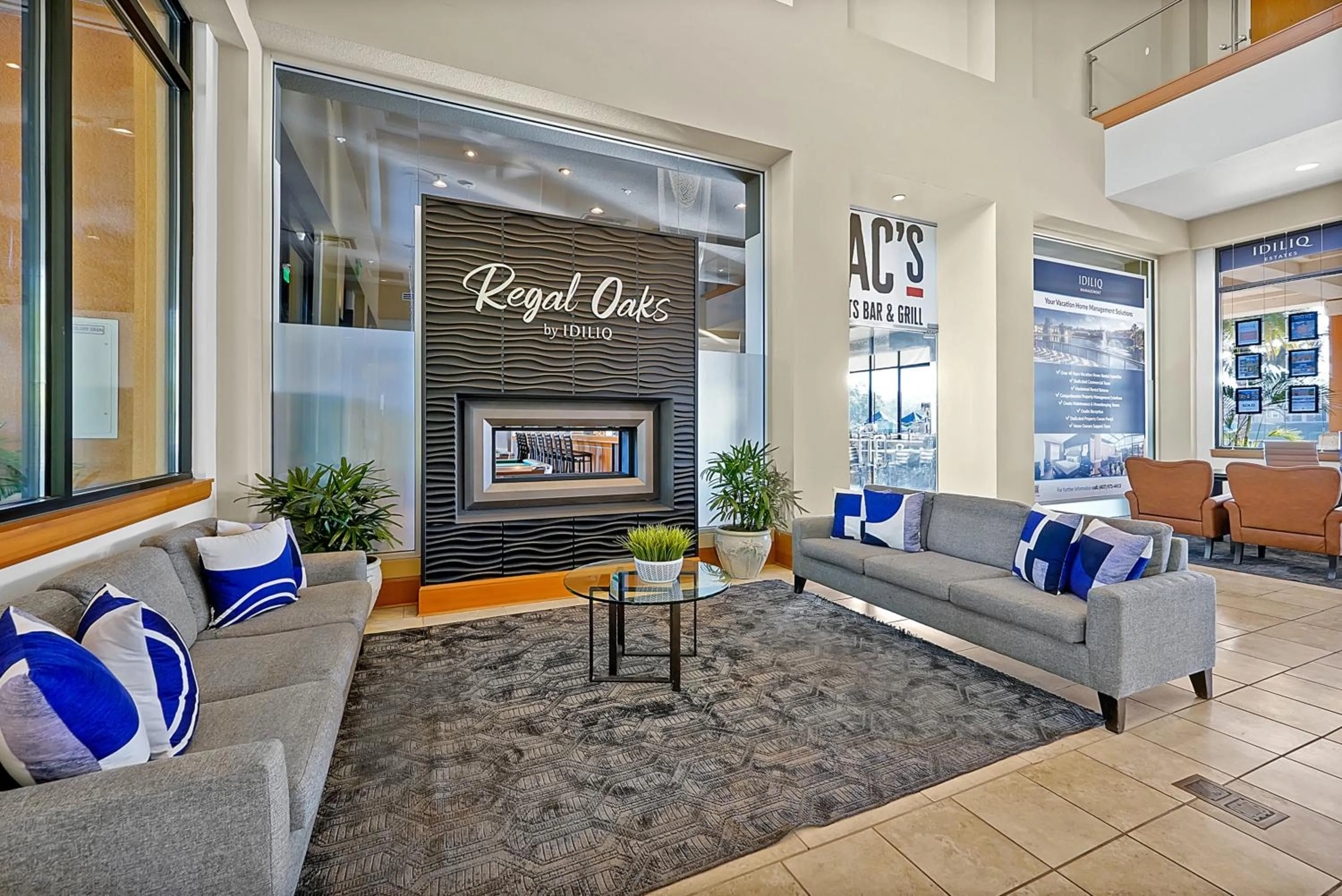 Communal lounge/ TV room in Regal Oaks Resort Vacation Townhomes by IDILIQ - Free Private Hot tub!
