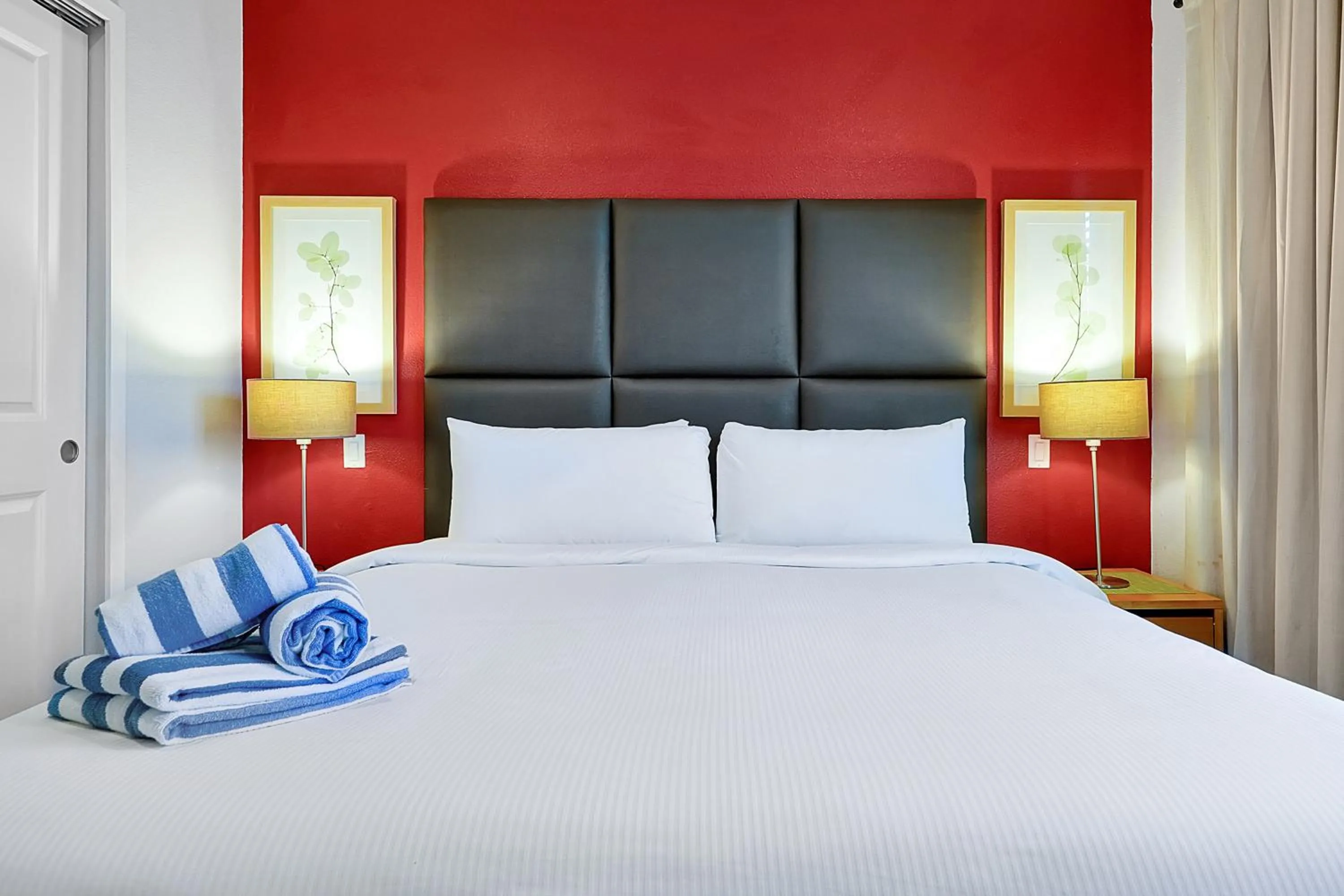 Bed in Regal Oaks Resort Vacation Townhomes by IDILIQ - Free Private Hot tub!