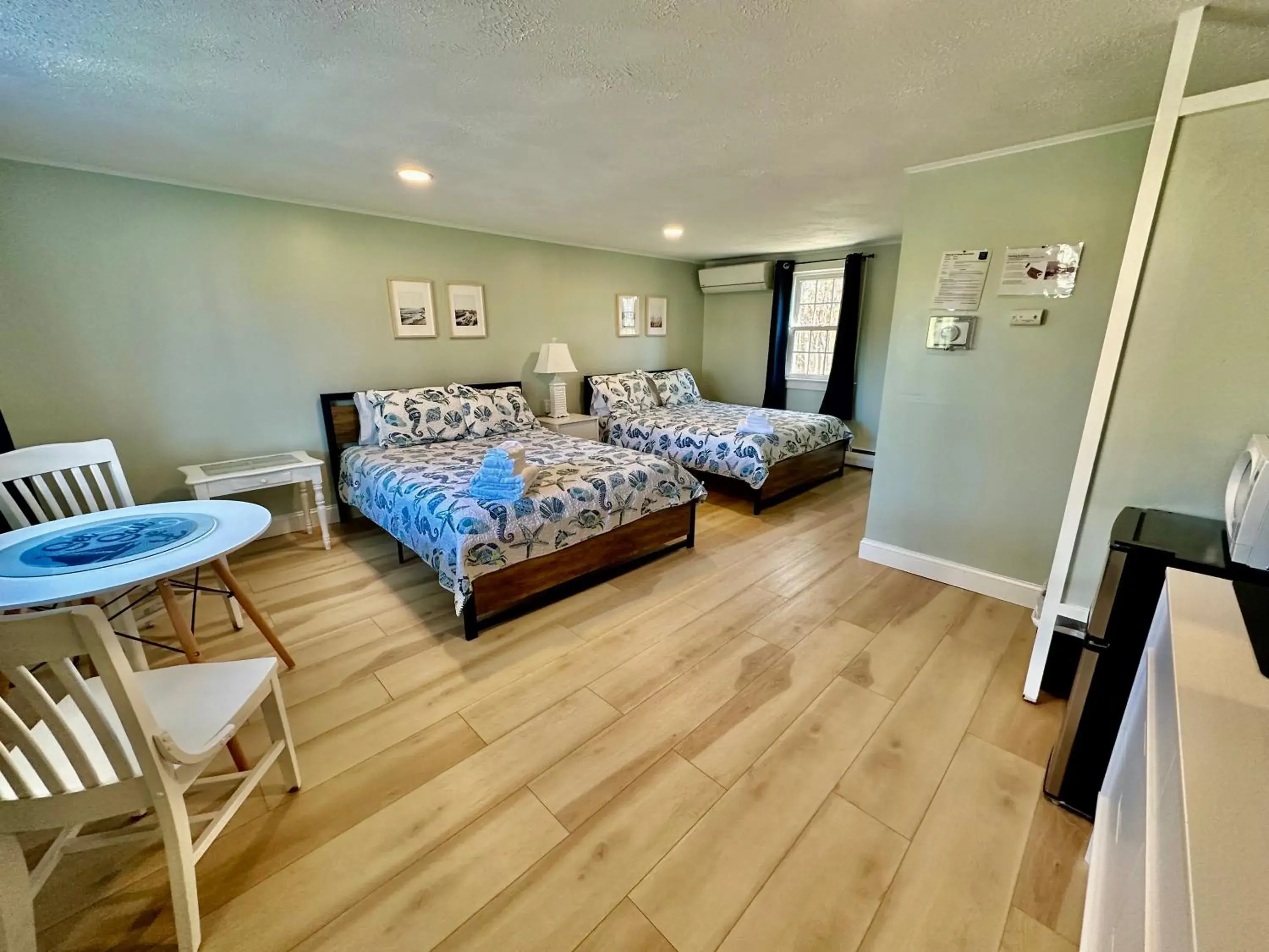 Bedroom, Bed in Sandy Neck Motel Bedroom, Bed in Sandy Neck Motel