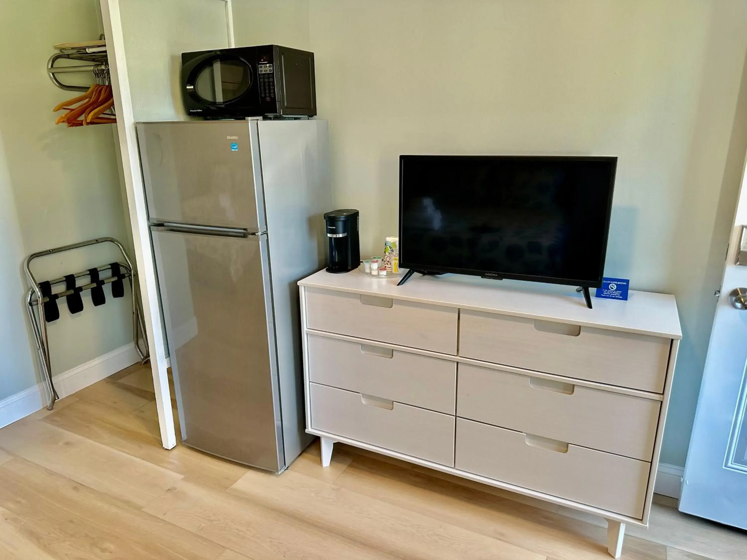 Bedroom in Sandy Neck Motel Bedroom in Sandy Neck Motel