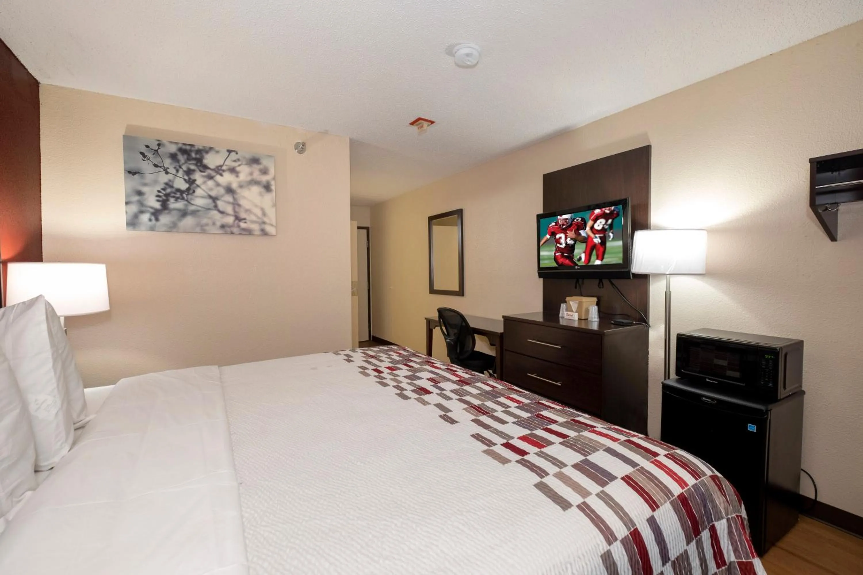 Photo of the whole room, Bed in Red Roof Inn Norfolk - Portsmouth