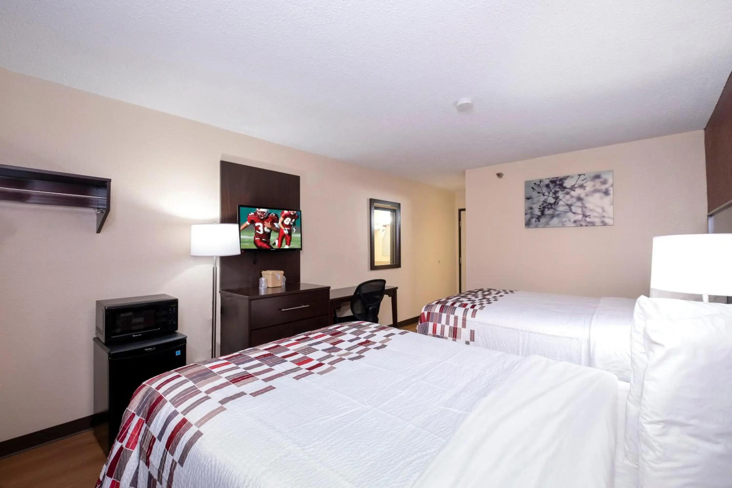 Photo of the whole room, Bed in Red Roof Inn Norfolk - Portsmouth Photo of the whole room, Bed in Red Roof Inn Norfolk - Portsmouth