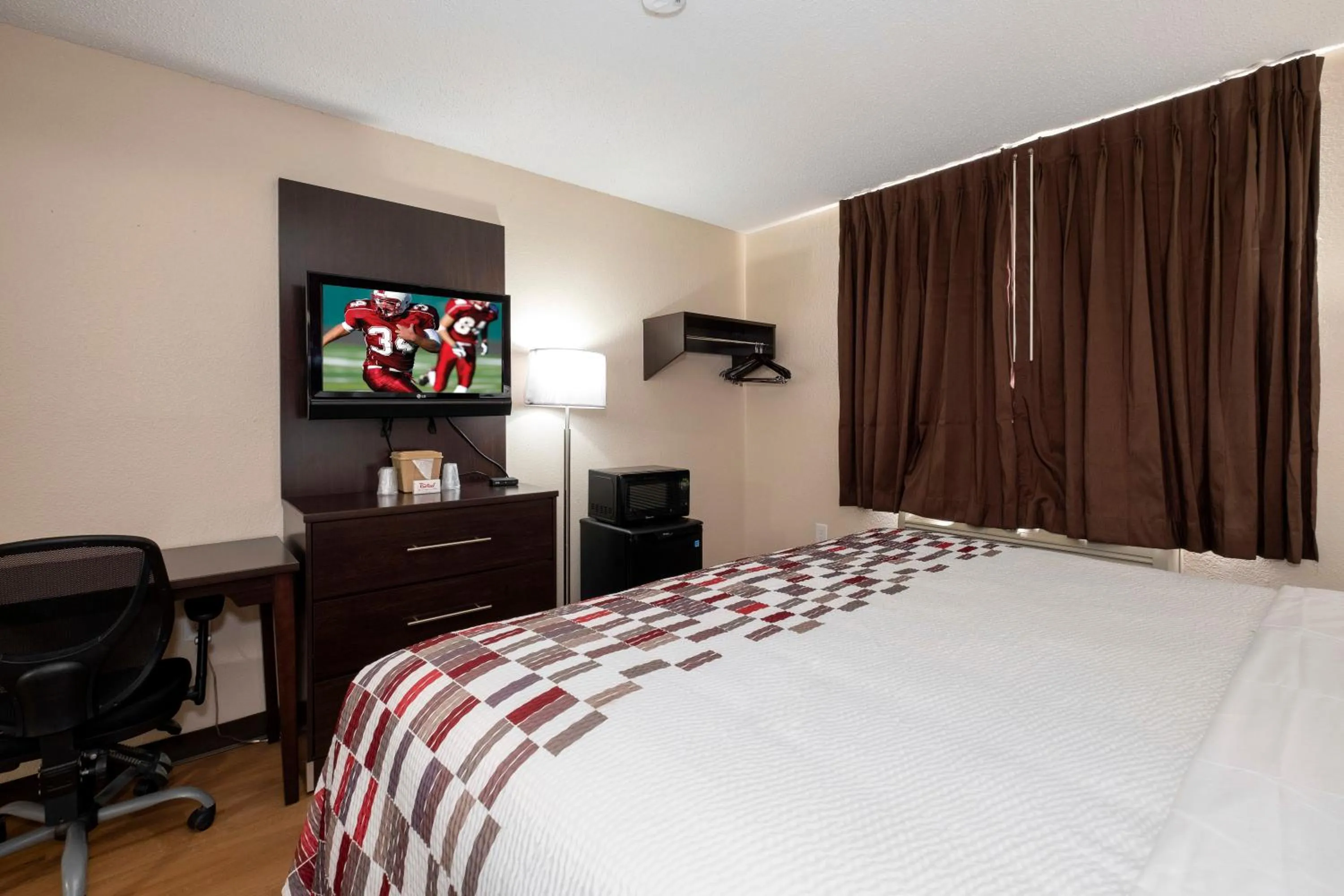 Photo of the whole room, Bed in Red Roof Inn Norfolk - Portsmouth