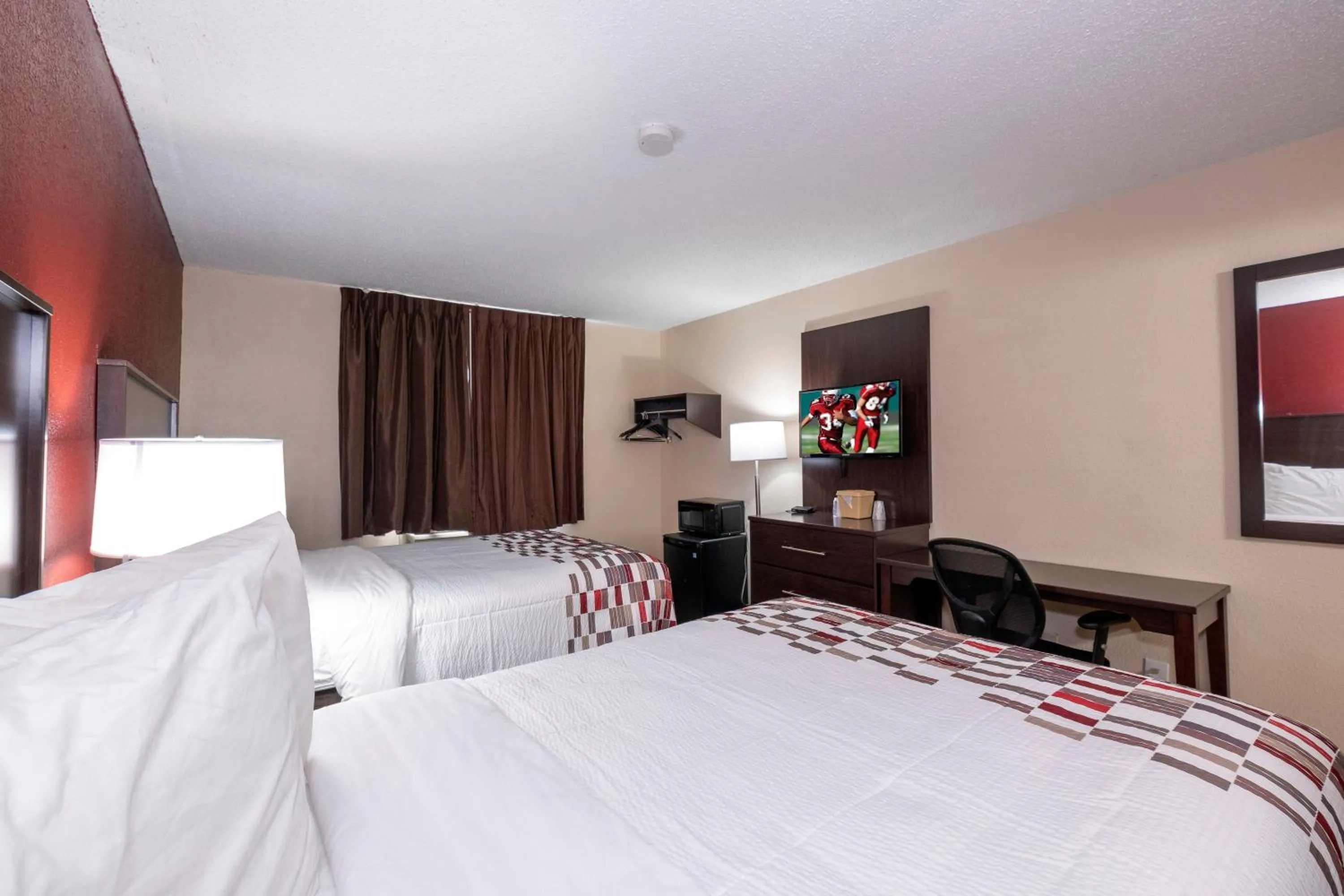 Photo of the whole room, Bed in Red Roof Inn Norfolk - Portsmouth