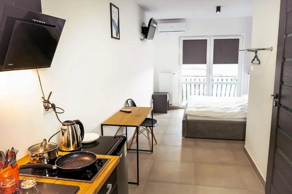 Kitchen or kitchenette, Bed in Orange Tree Hotel