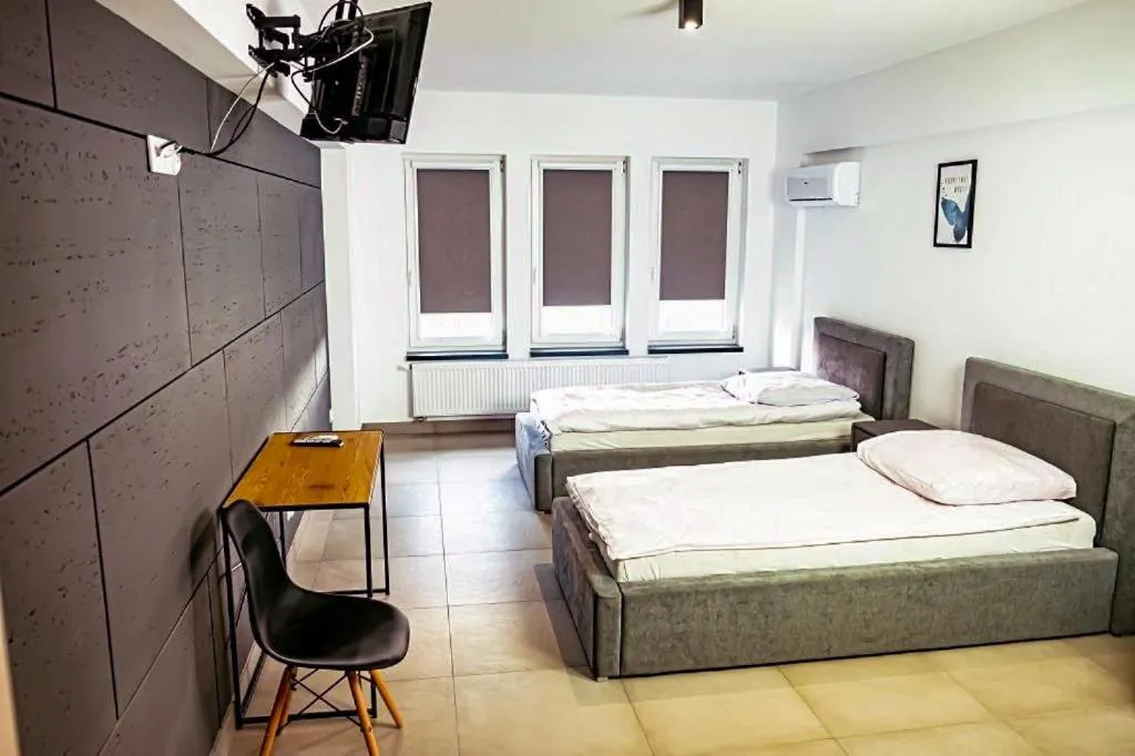 Photo of the whole room, Bed in Orange Tree Hotel