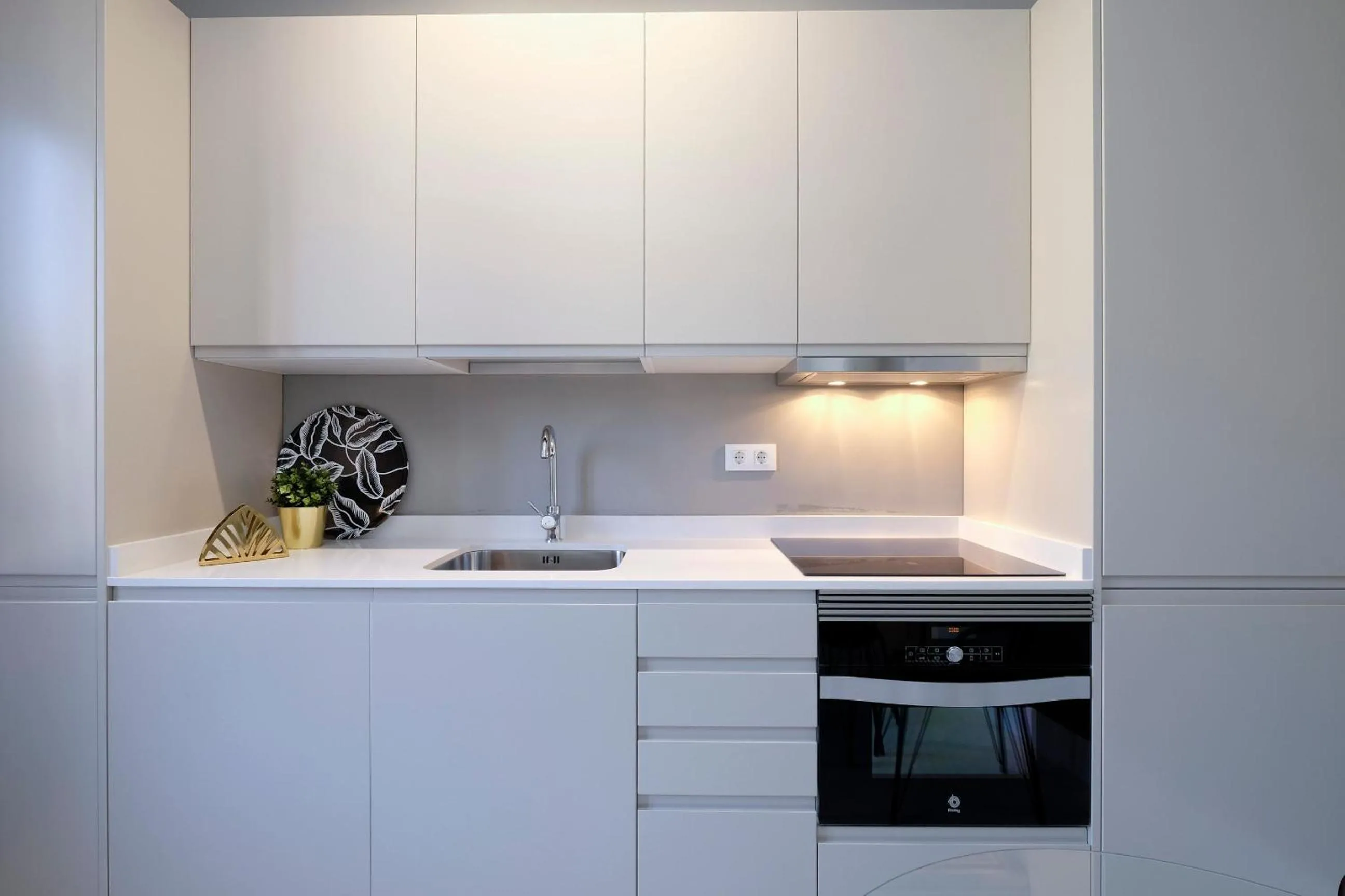 Kitchen or kitchenette in tuGuest Placeta de San Gil Apartments