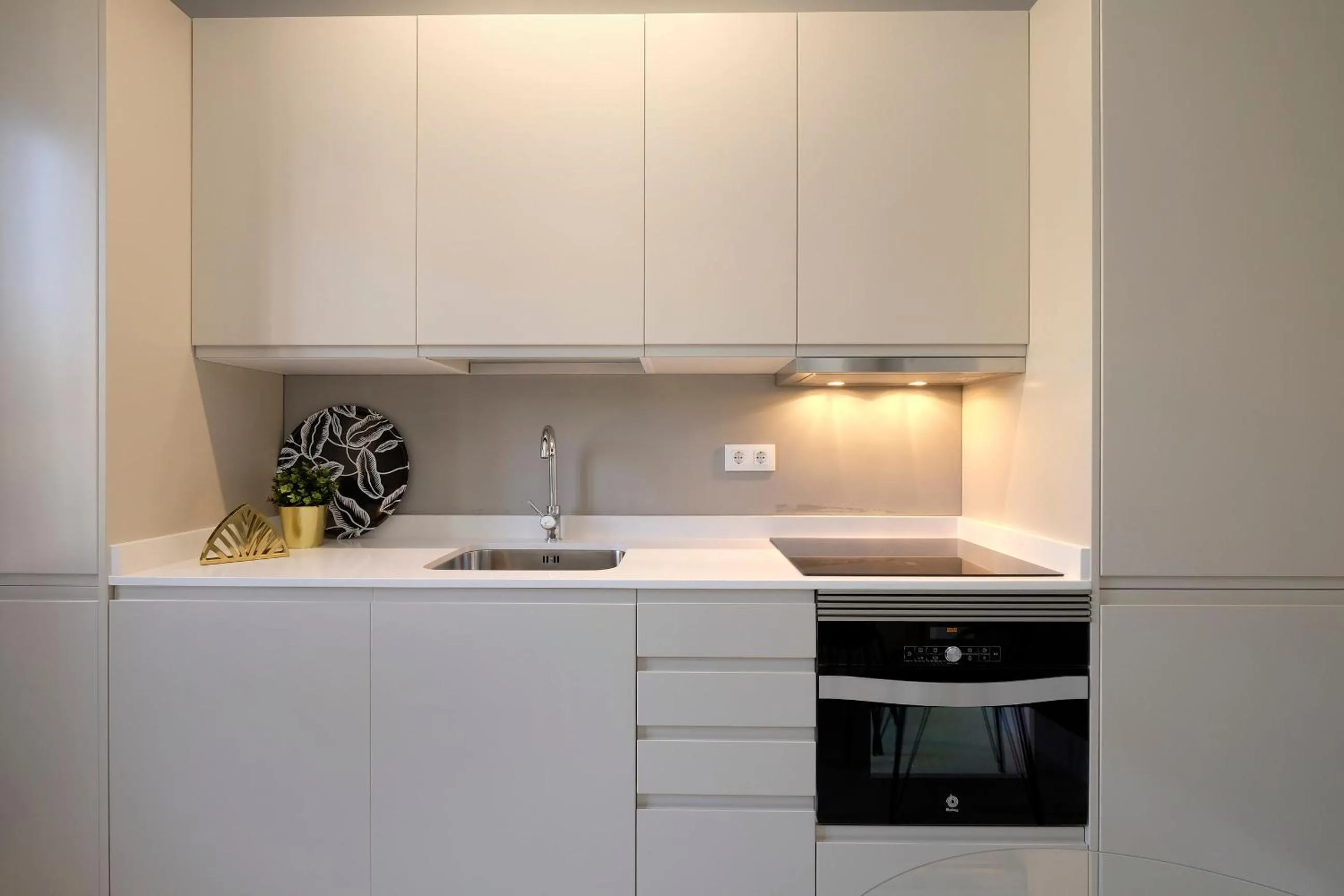 Kitchen or kitchenette in tuGuest Placeta de San Gil Apartments