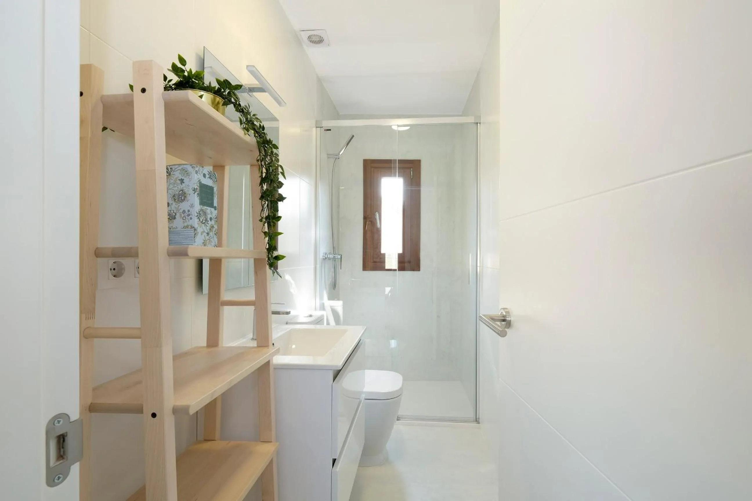 Toilet in tuGuest Placeta de San Gil Apartments