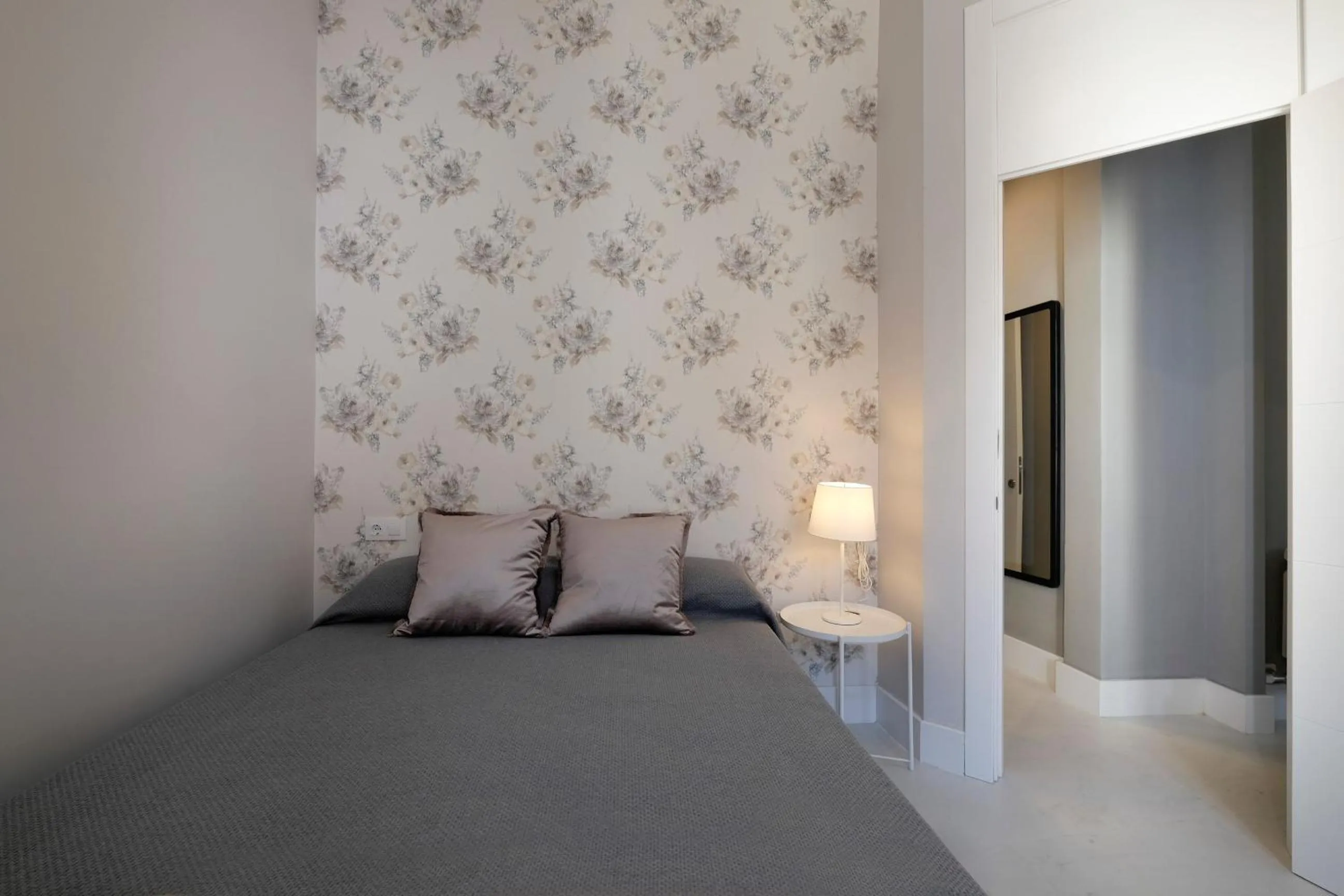 Bed in tuGuest Placeta de San Gil Apartments