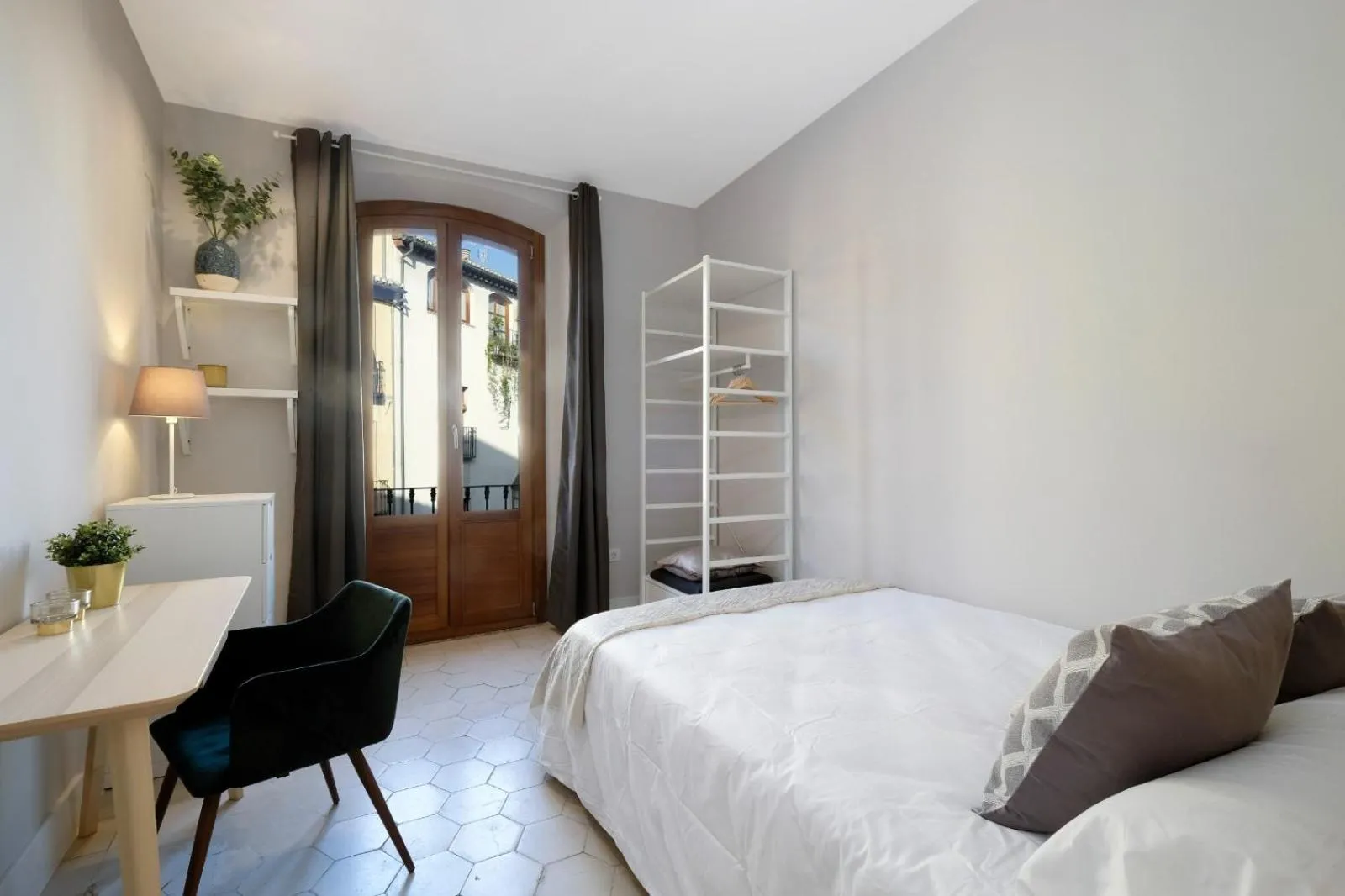 Bedroom, Bed in tuGuest Placeta de San Gil Apartments