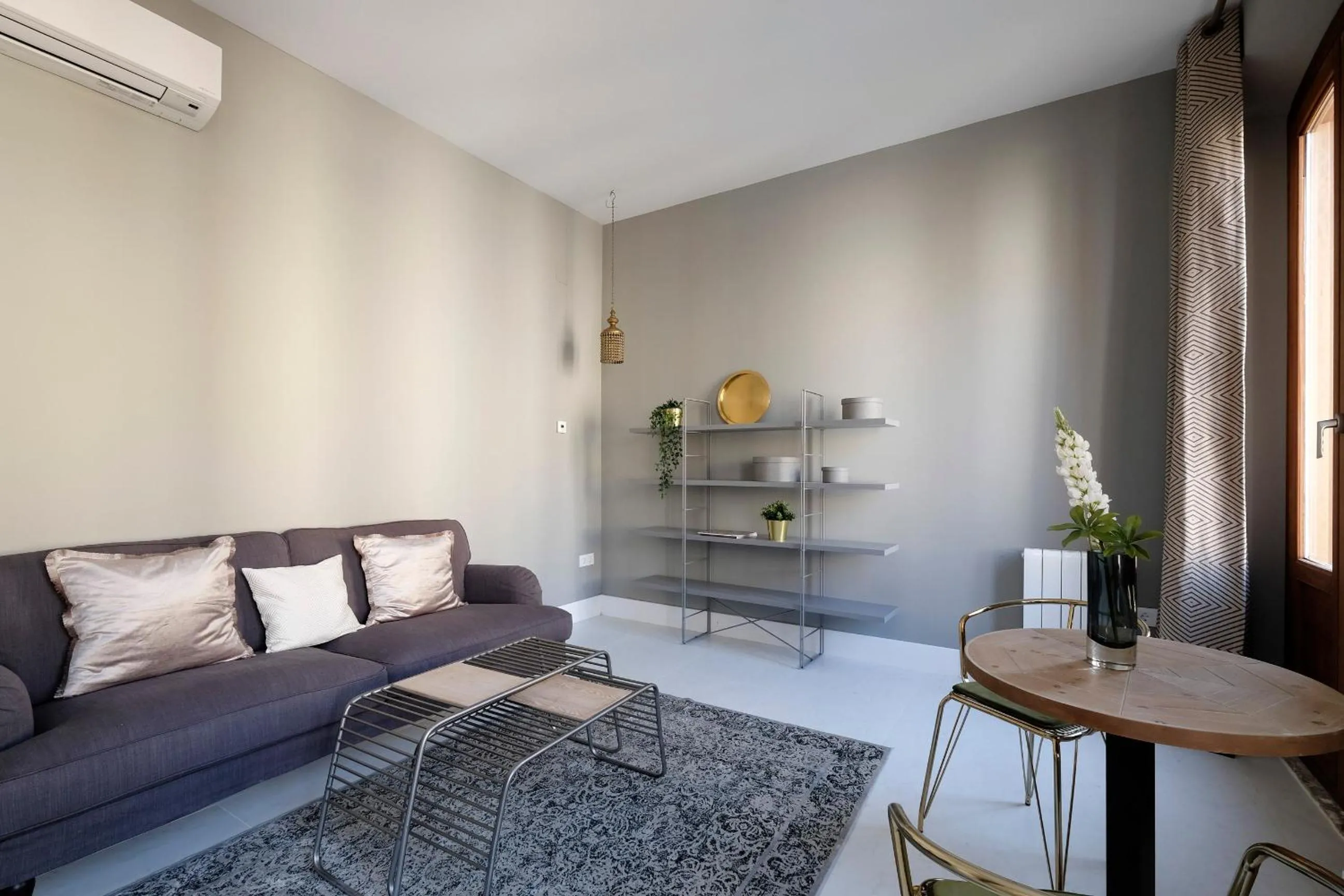 Bed in tuGuest Placeta de San Gil Apartments