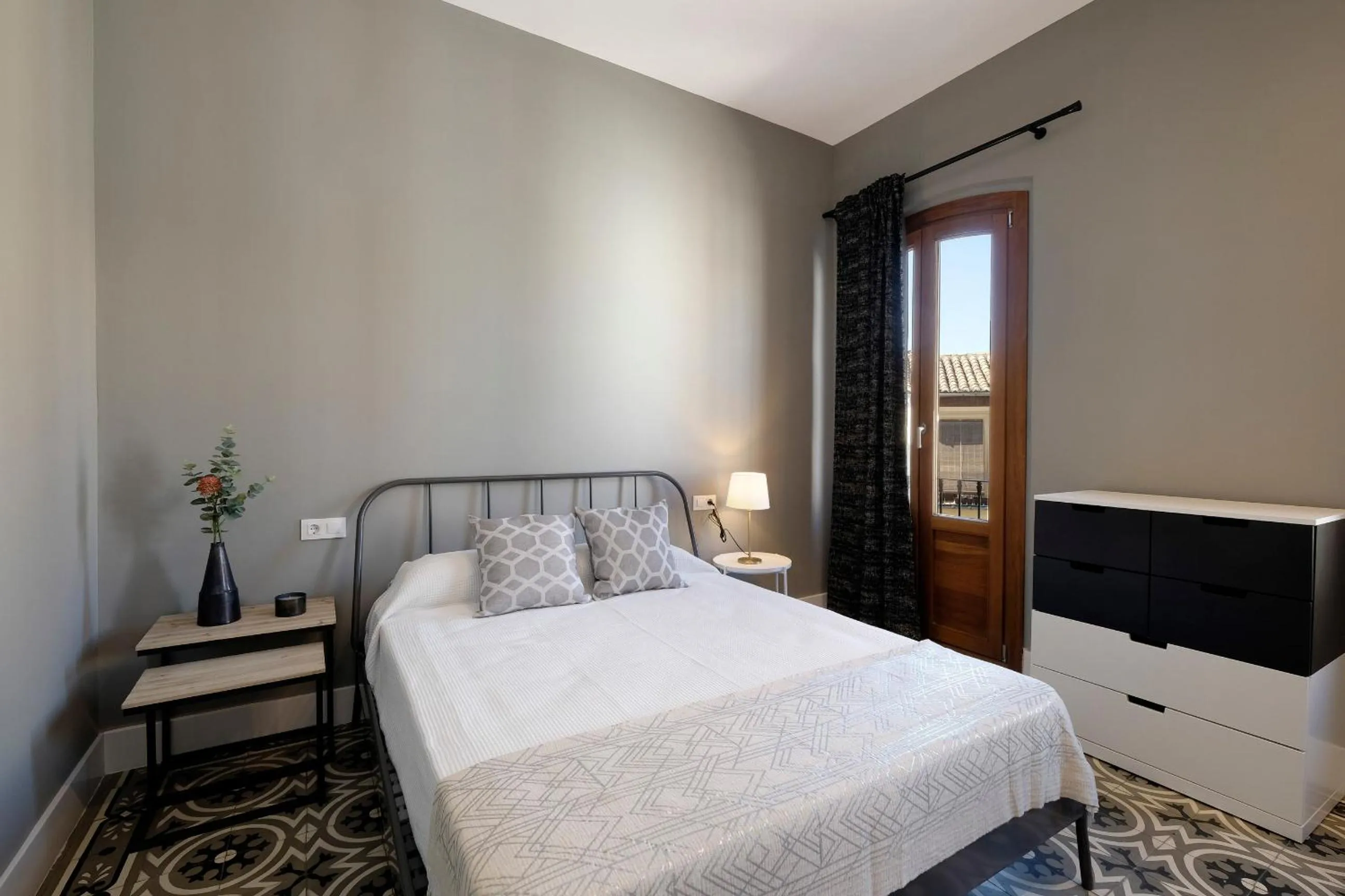 Bed in tuGuest Placeta de San Gil Apartments