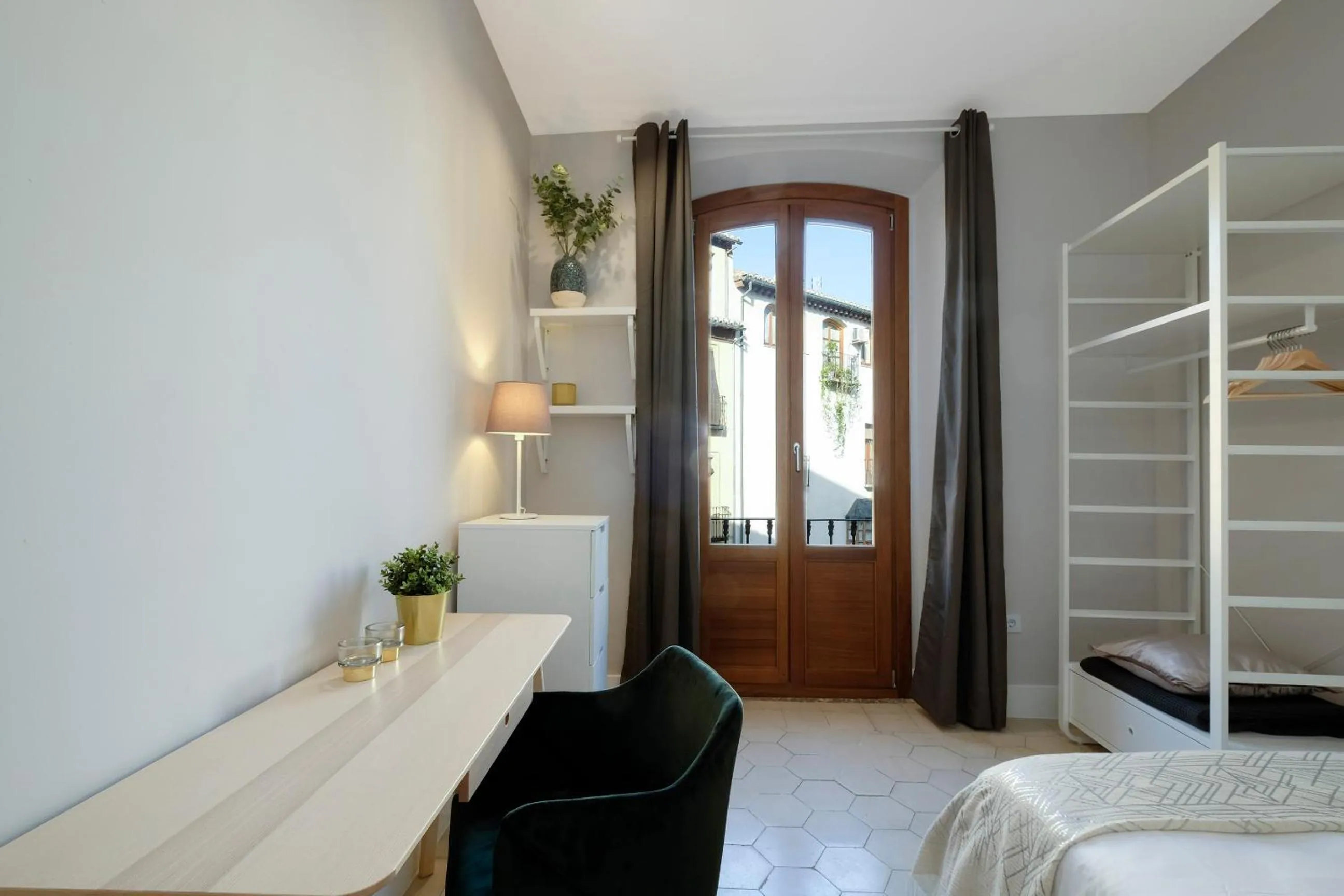 Bed in tuGuest Placeta de San Gil Apartments