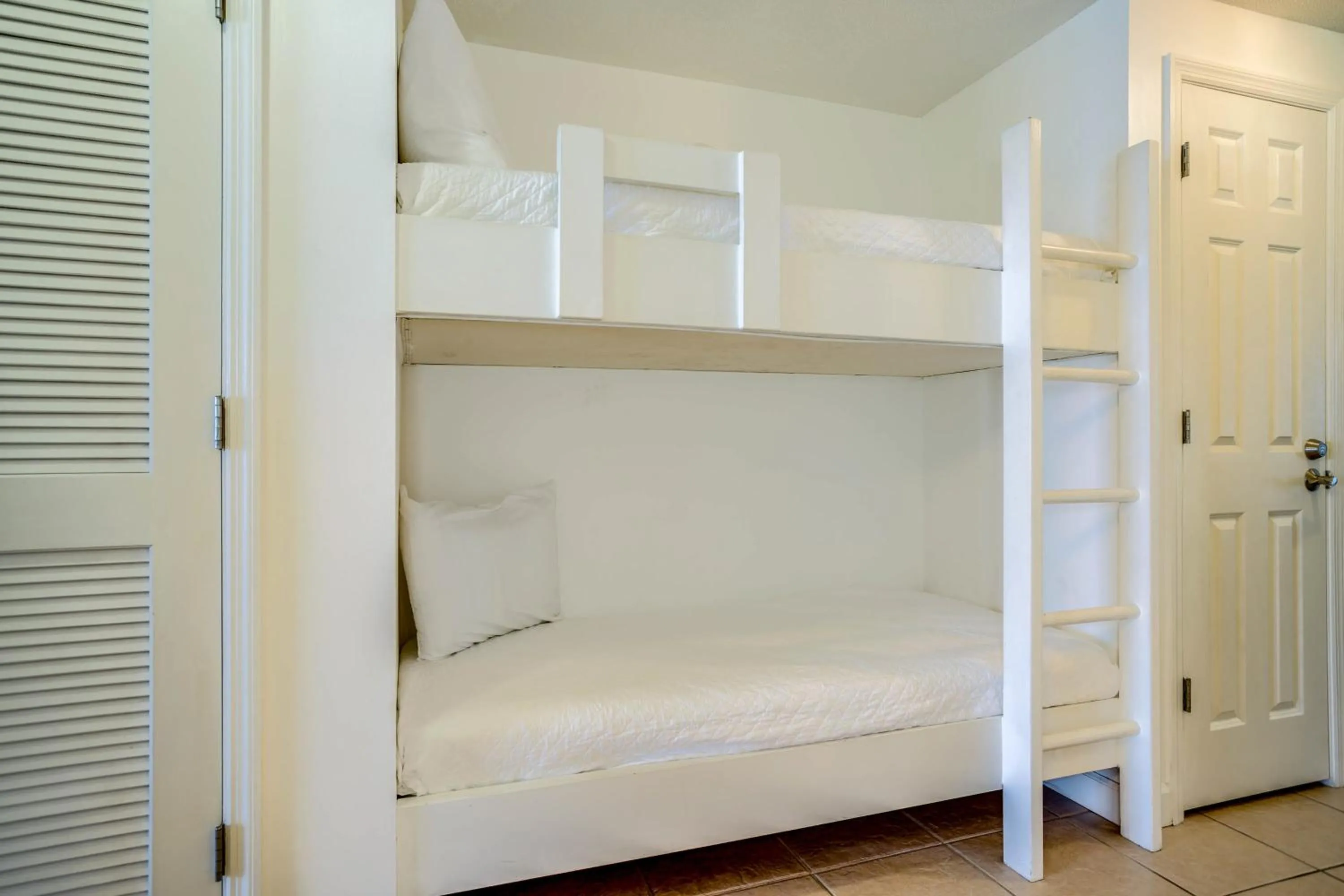 Bed in Seychelles Beach Resort IV