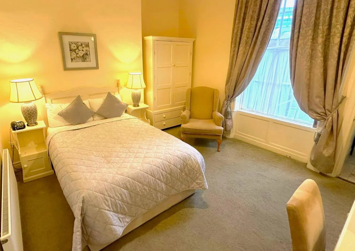 Bed in Baggot Court Townhouse