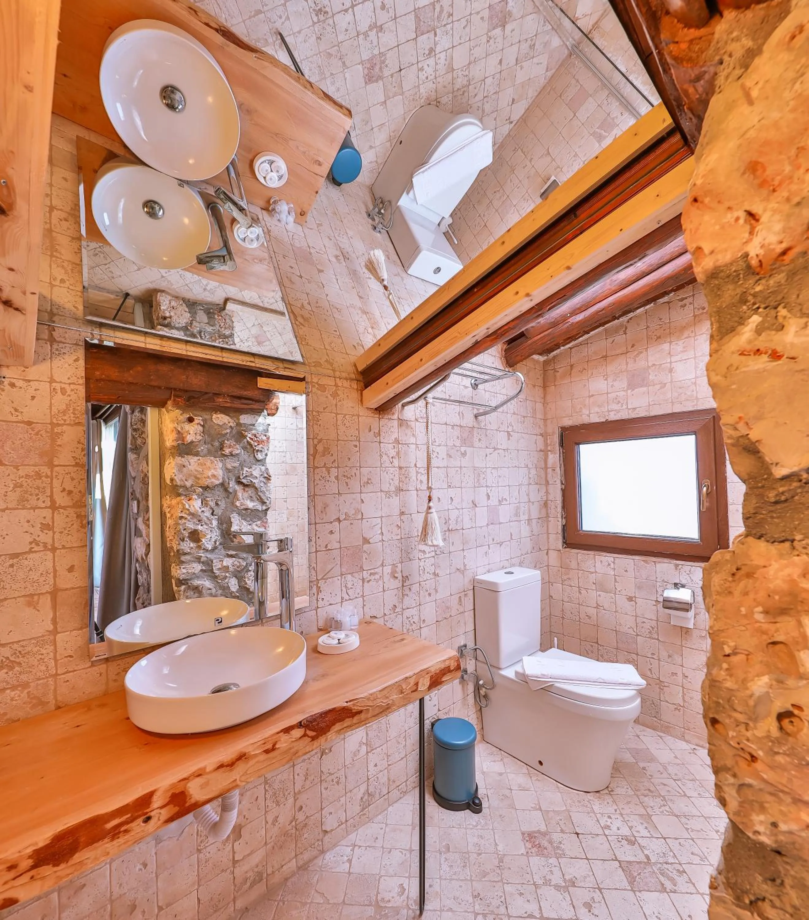 Toilet in Kale Lodge - Adult Only + 15