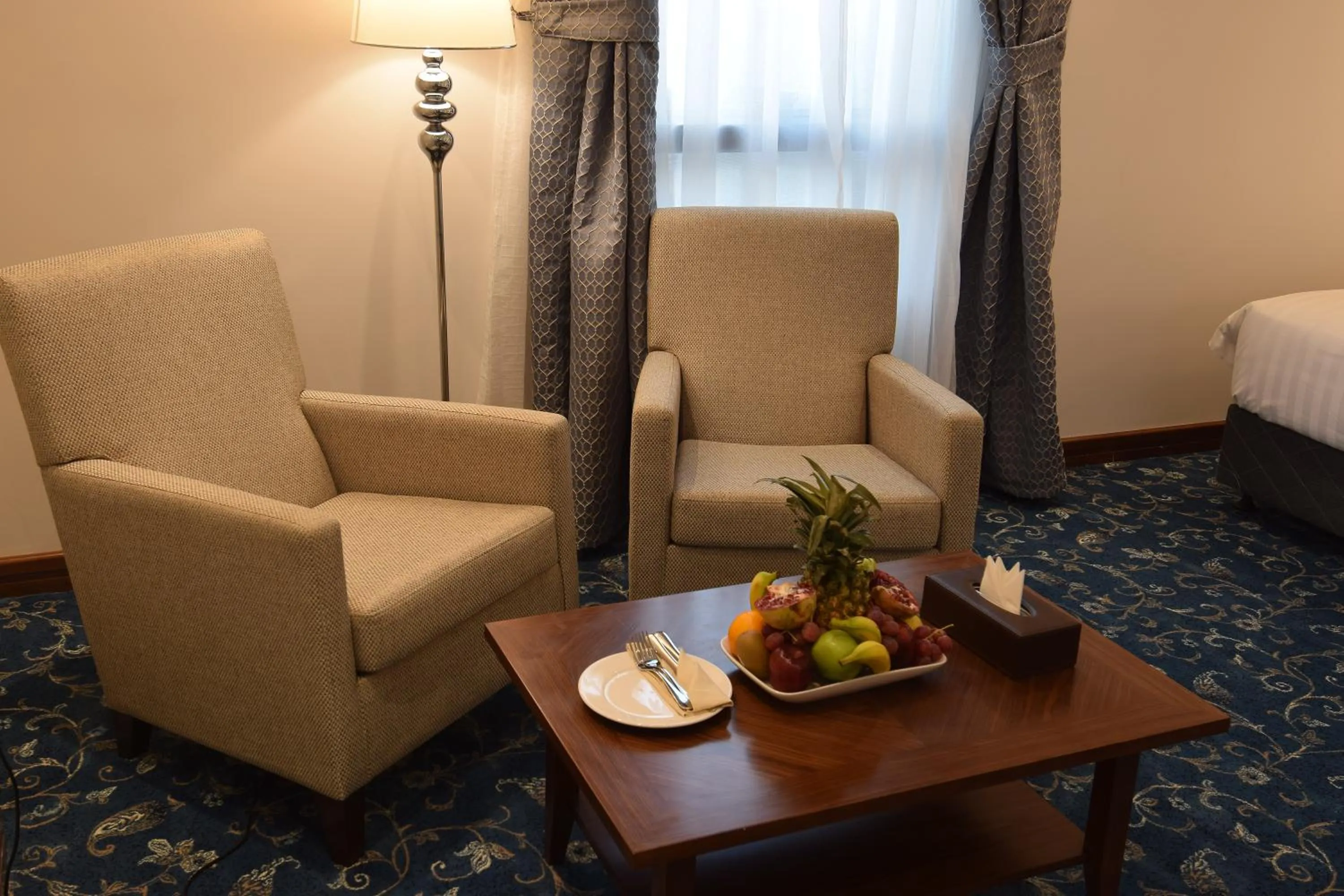 Living room, Bed in Zaha Al Munawara Hotel