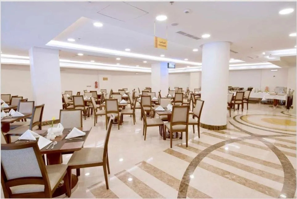 Restaurant/places to eat in Zaha Al Munawara Hotel