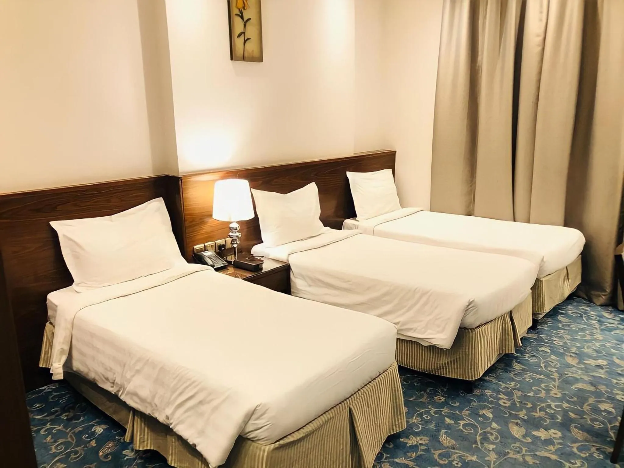 Bedroom, Bed in Zaha Al Munawara Hotel