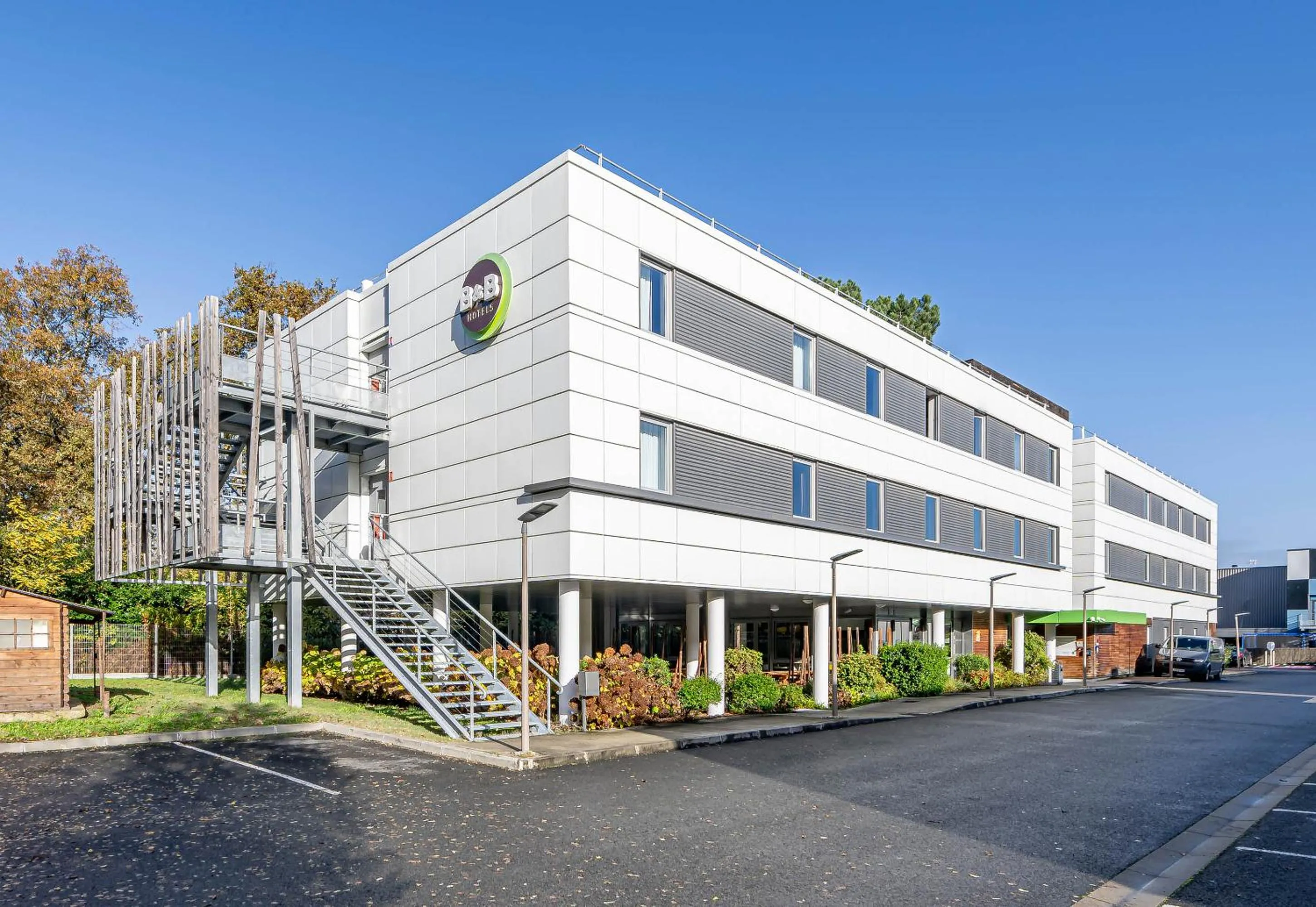 Property building in B&B HOTEL Bordeaux Langon