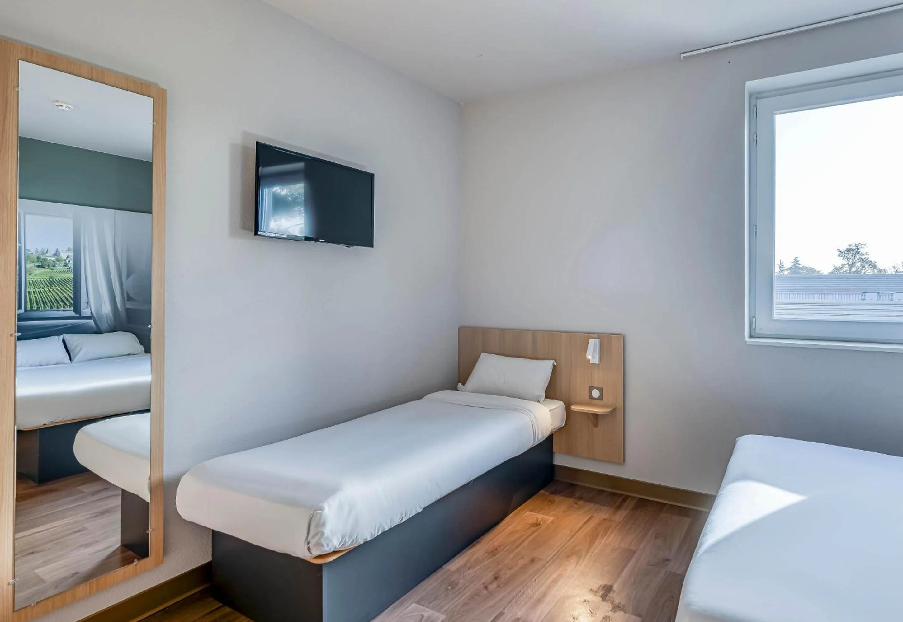 Bedroom, Bed in B&B HOTEL Bordeaux Langon